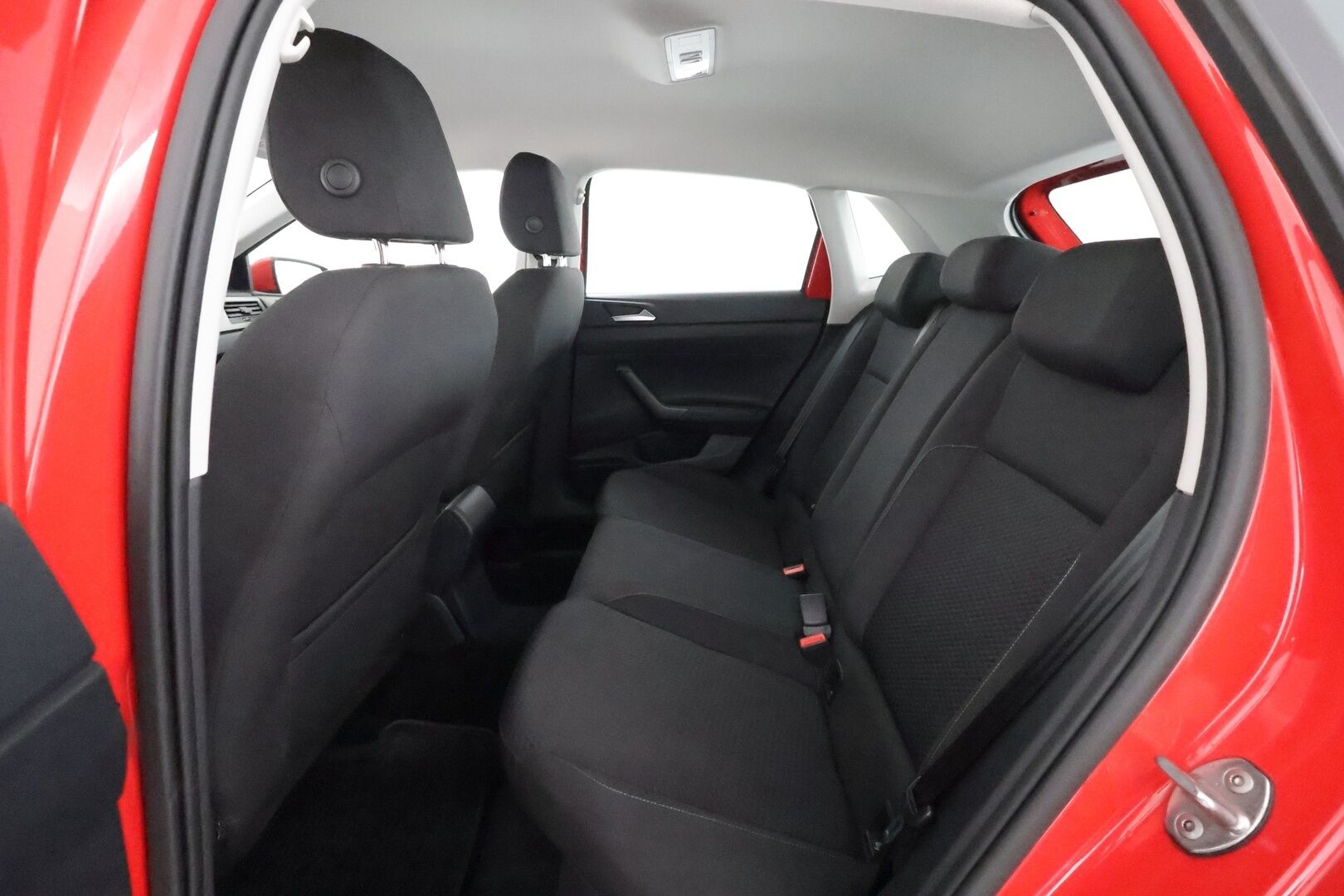 Volkswagen Polo 2018 Comfortline 1,0 TSI 70 kW **Adapt.Vakkari / P. Tutkat / Sisätilanlämmitin / Apple&Android / KeylessGO / 2x Renkaat** - Adapt.Vakkari / P. Tutkat / Sisätilanlämmitin / Apple&Android / KeylessGO / 2x Renkaat