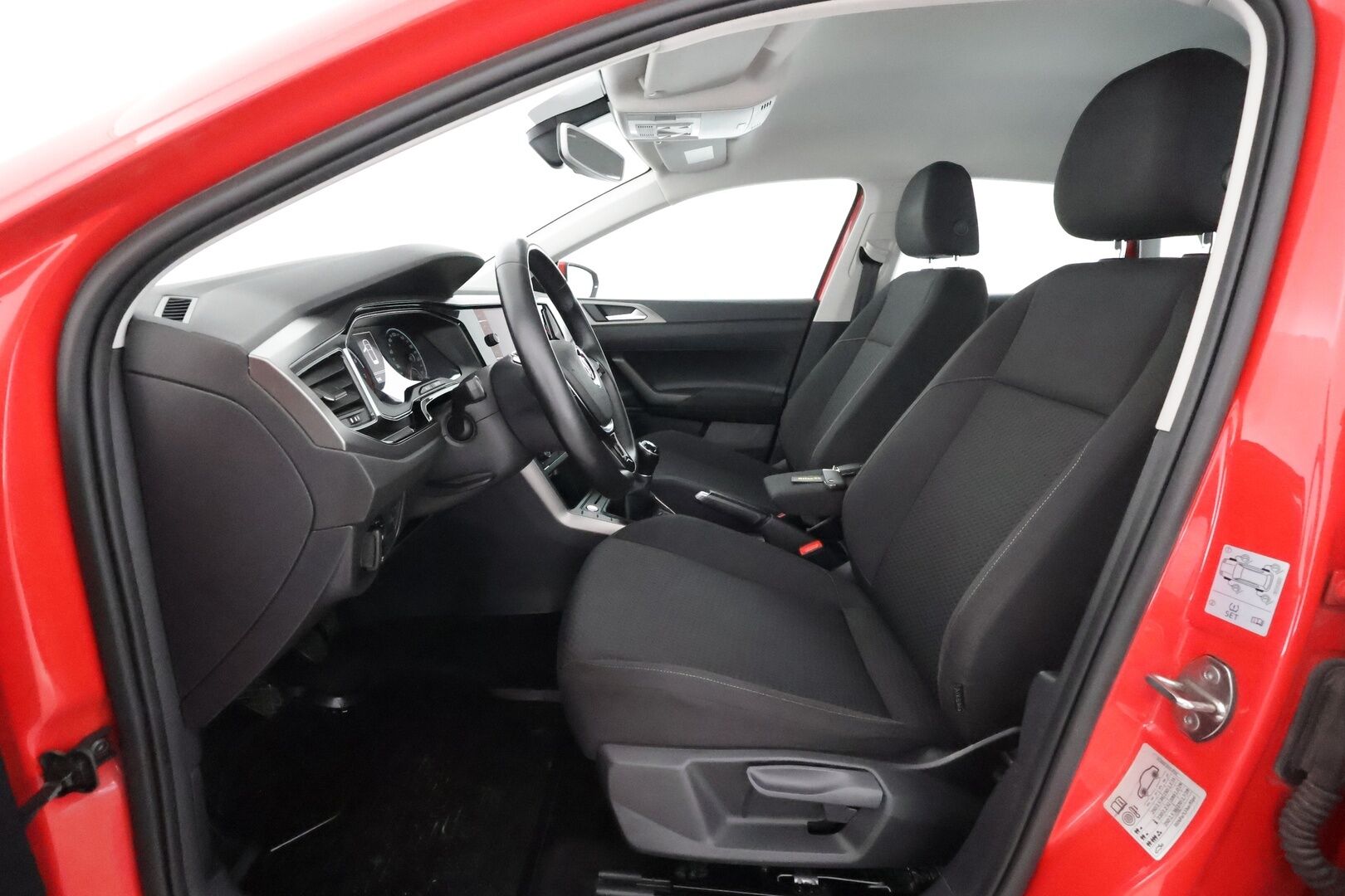 Volkswagen Polo 2018 Comfortline 1,0 TSI 70 kW **Adapt.Vakkari / P. Tutkat / Sisätilanlämmitin / Apple&Android / KeylessGO / 2x Renkaat** - Adapt.Vakkari / P. Tutkat / Sisätilanlämmitin / Apple&Android / KeylessGO / 2x Renkaat