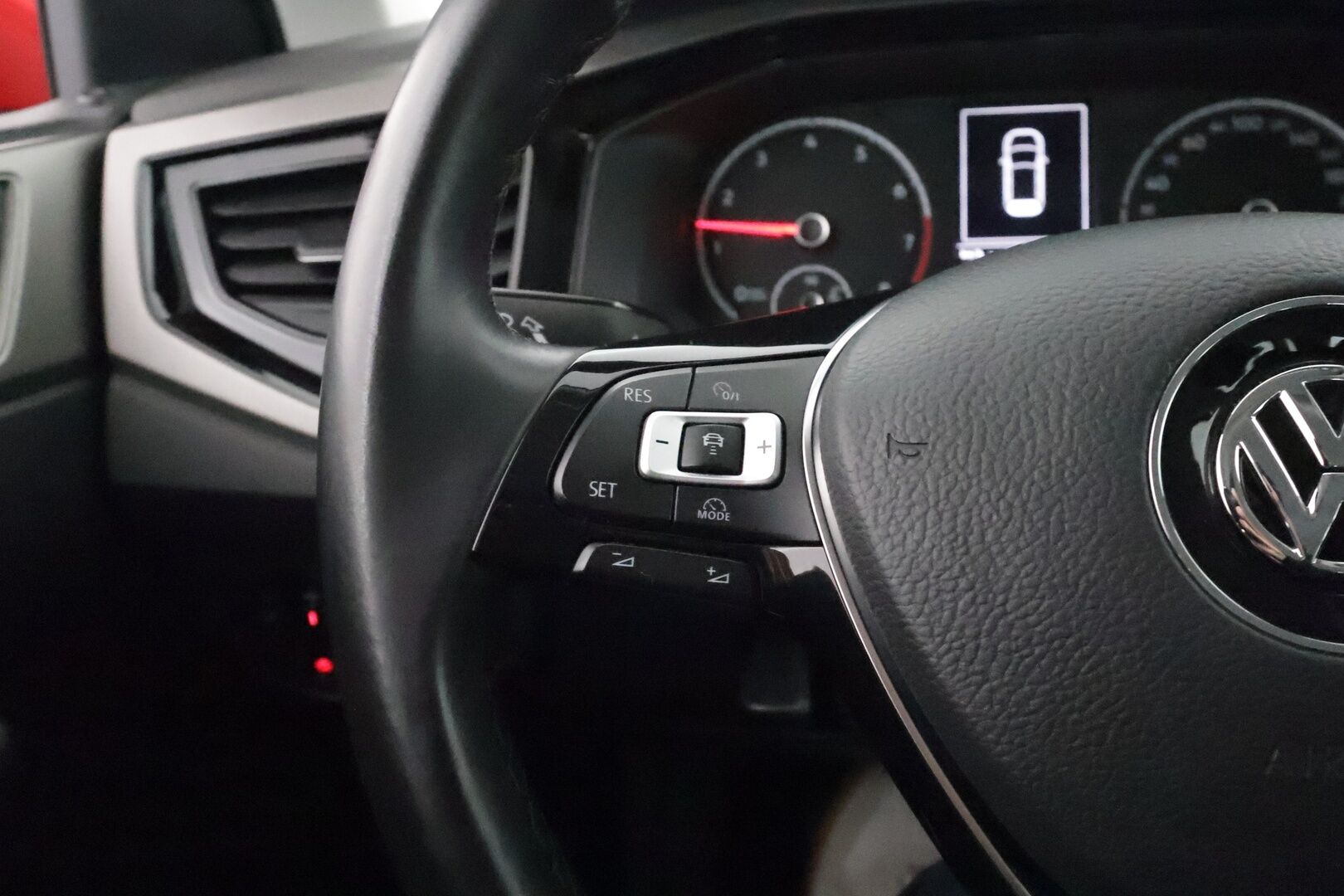 Volkswagen Polo 2018 Comfortline 1,0 TSI 70 kW **Adapt.Vakkari / P. Tutkat / Sisätilanlämmitin / Apple&Android / KeylessGO / 2x Renkaat** - Adapt.Vakkari / P. Tutkat / Sisätilanlämmitin / Apple&Android / KeylessGO / 2x Renkaat