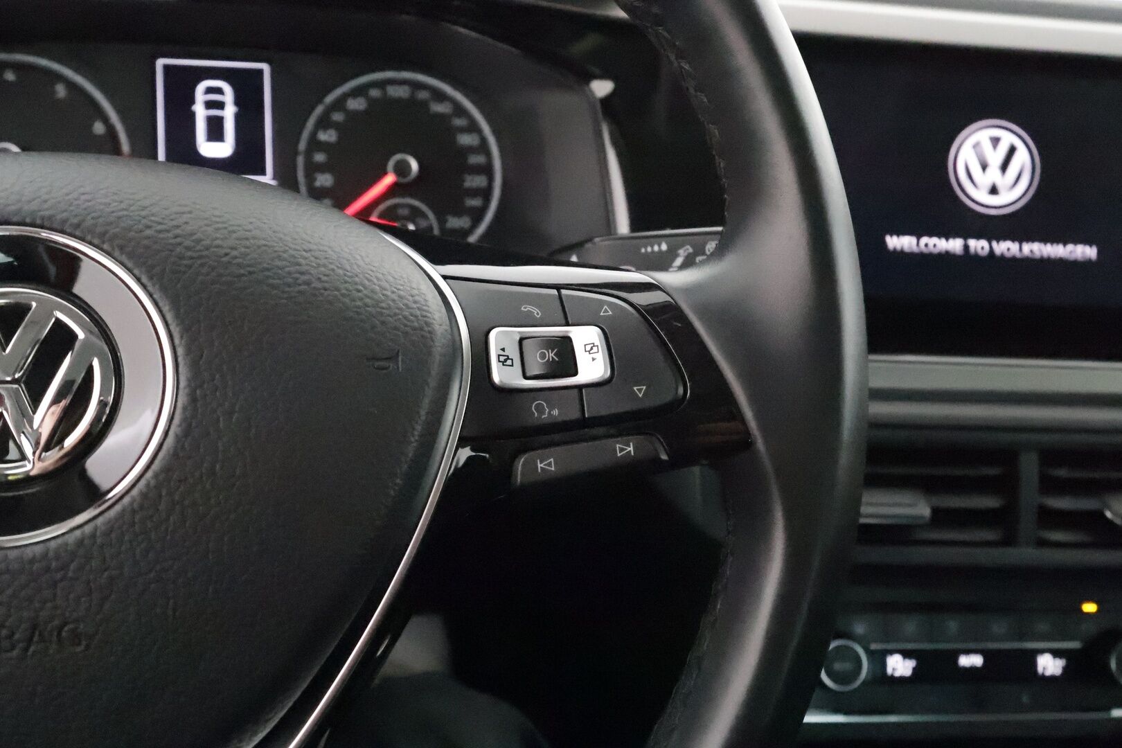 Volkswagen Polo 2018 Comfortline 1,0 TSI 70 kW **Adapt.Vakkari / P. Tutkat / Sisätilanlämmitin / Apple&Android / KeylessGO / 2x Renkaat** - Adapt.Vakkari / P. Tutkat / Sisätilanlämmitin / Apple&Android / KeylessGO / 2x Renkaat