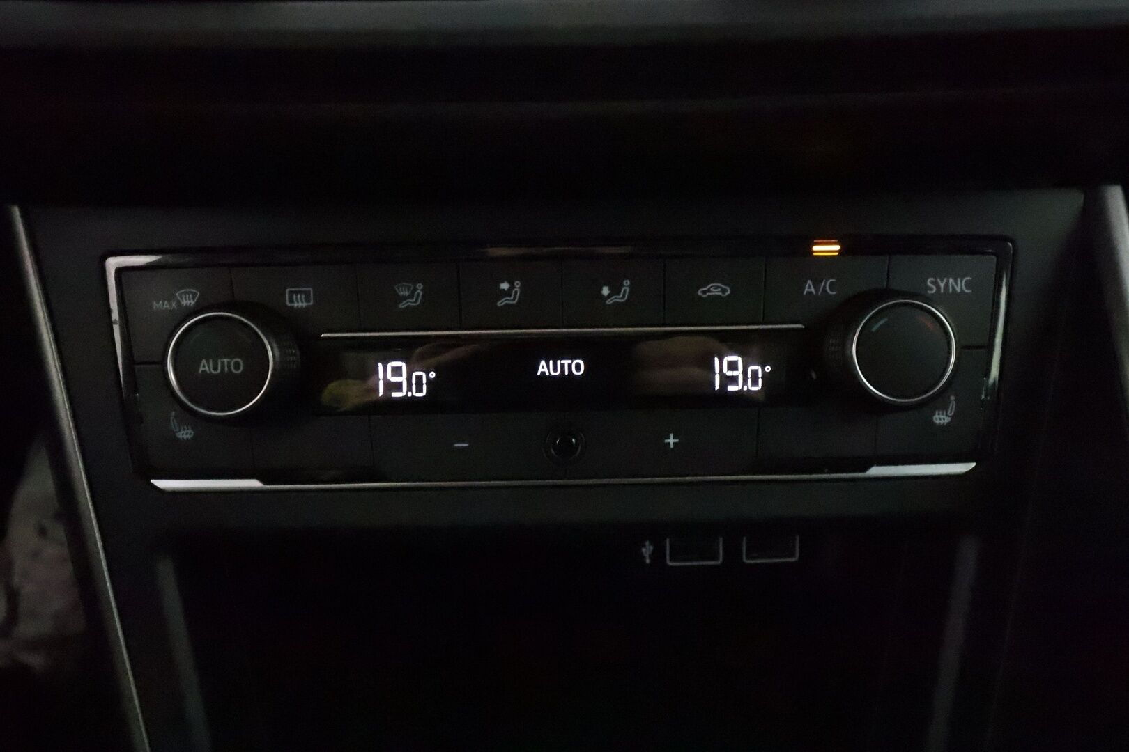 Volkswagen Polo 2018 Comfortline 1,0 TSI 70 kW **Adapt.Vakkari / P. Tutkat / Sisätilanlämmitin / Apple&Android / KeylessGO / 2x Renkaat** - Adapt.Vakkari / P. Tutkat / Sisätilanlämmitin / Apple&Android / KeylessGO / 2x Renkaat