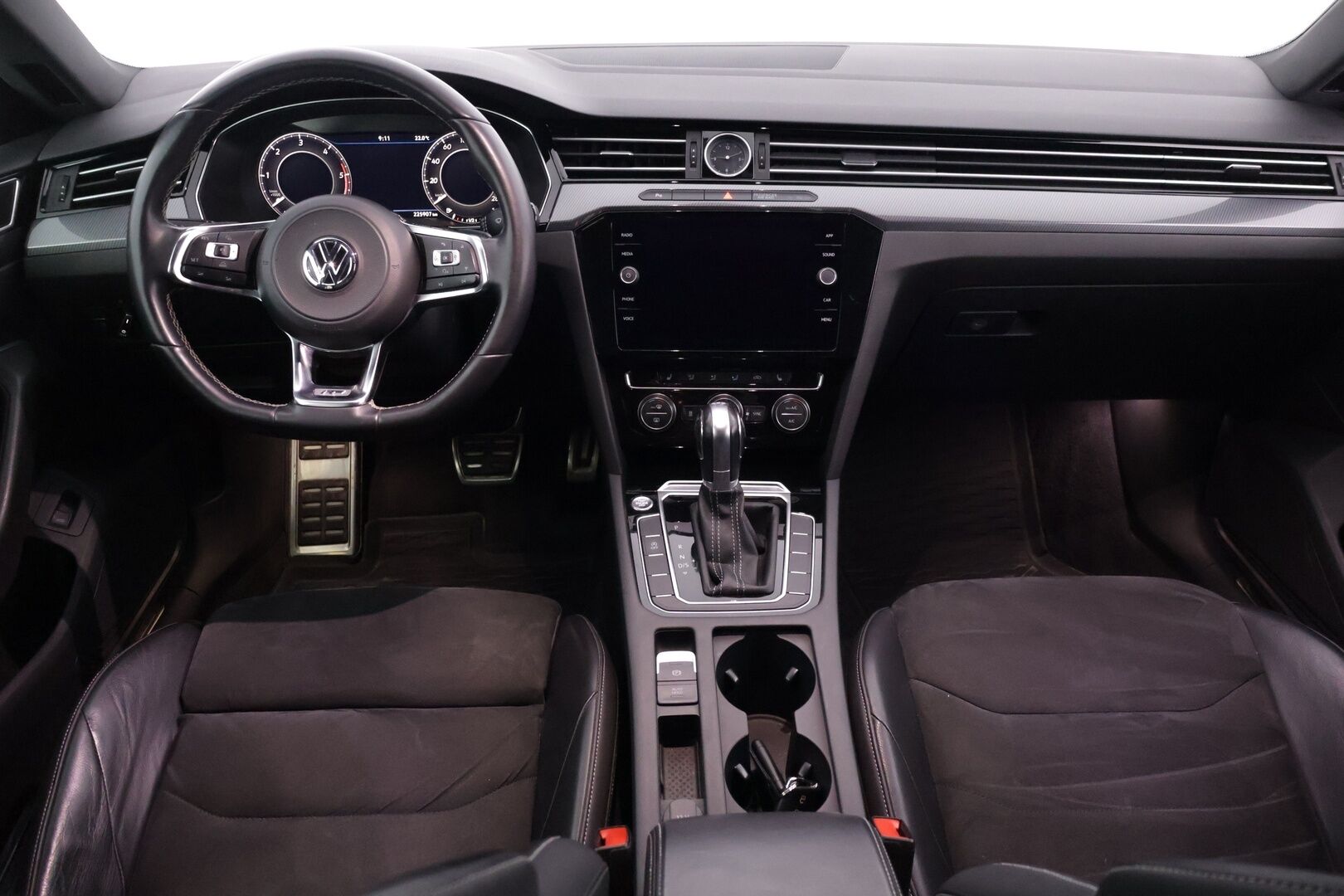 Volkswagen Arteon 2018 R-Line 2,0 TDI 110 kW (150 hv) DSG-automaatti - | ACC | Digimittaristo | Webasto | Aut. Pitkät | Kaistavahti | CarPlay | ParkPilot |