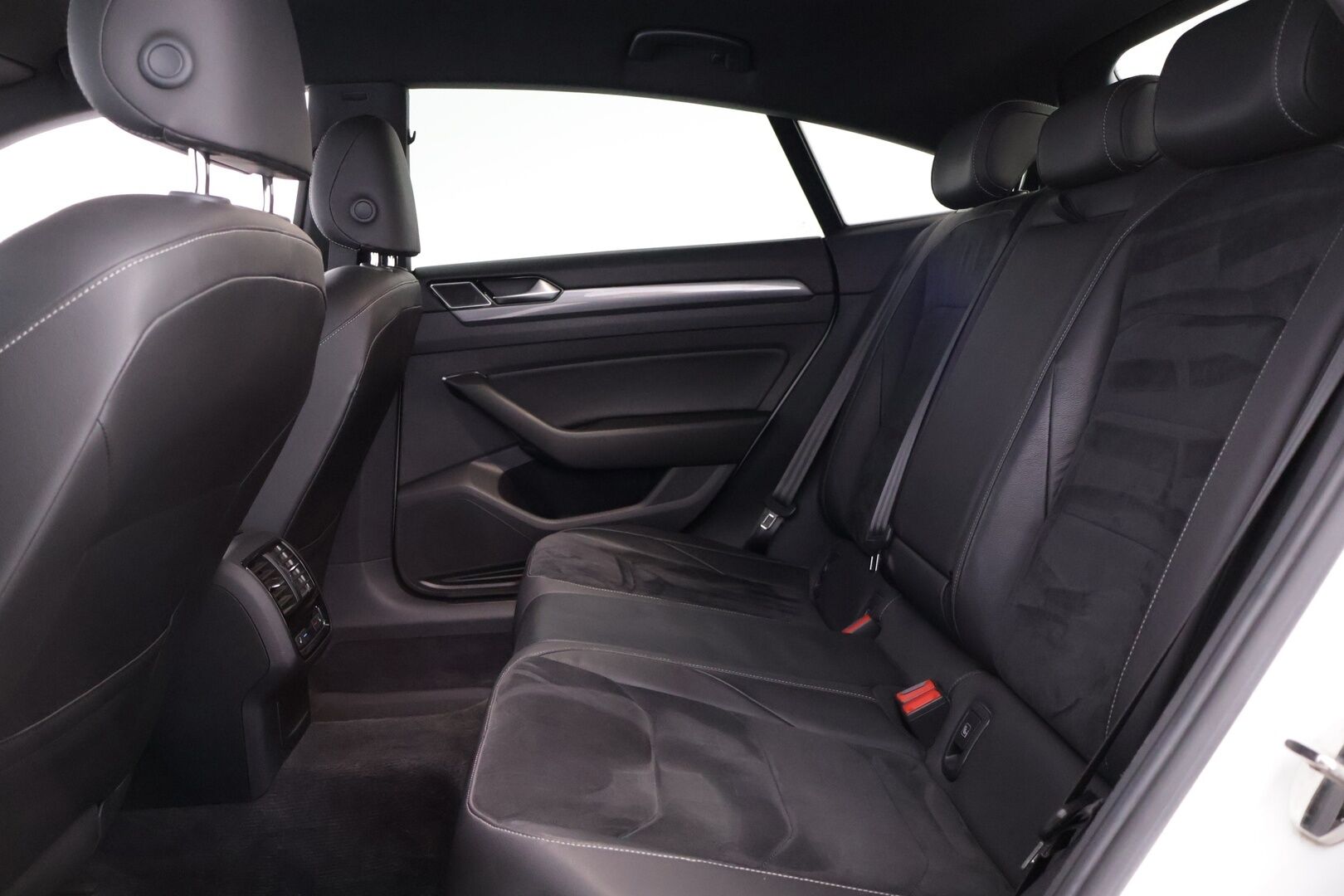 Volkswagen Arteon 2018 R-Line 2,0 TDI 110 kW (150 hv) DSG-automaatti - | ACC | Digimittaristo | Webasto | Aut. Pitkät | Kaistavahti | CarPlay | ParkPilot |
