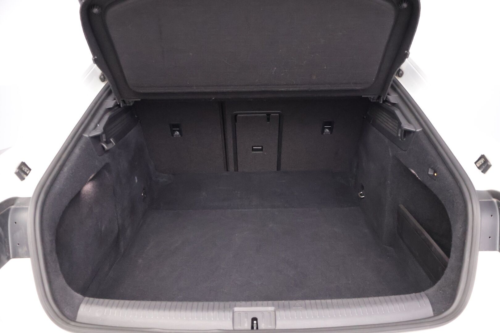 Volkswagen Arteon 2018 R-Line 2,0 TDI 110 kW (150 hv) DSG-automaatti - | ACC | Digimittaristo | Webasto | Aut. Pitkät | Kaistavahti | CarPlay | ParkPilot |