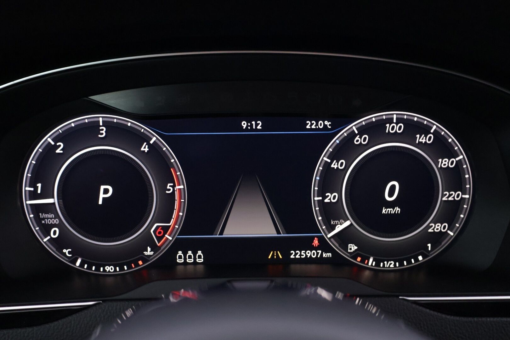 Volkswagen Arteon 2018 R-Line 2,0 TDI 110 kW (150 hv) DSG-automaatti - | ACC | Digimittaristo | Webasto | Aut. Pitkät | Kaistavahti | CarPlay | ParkPilot |