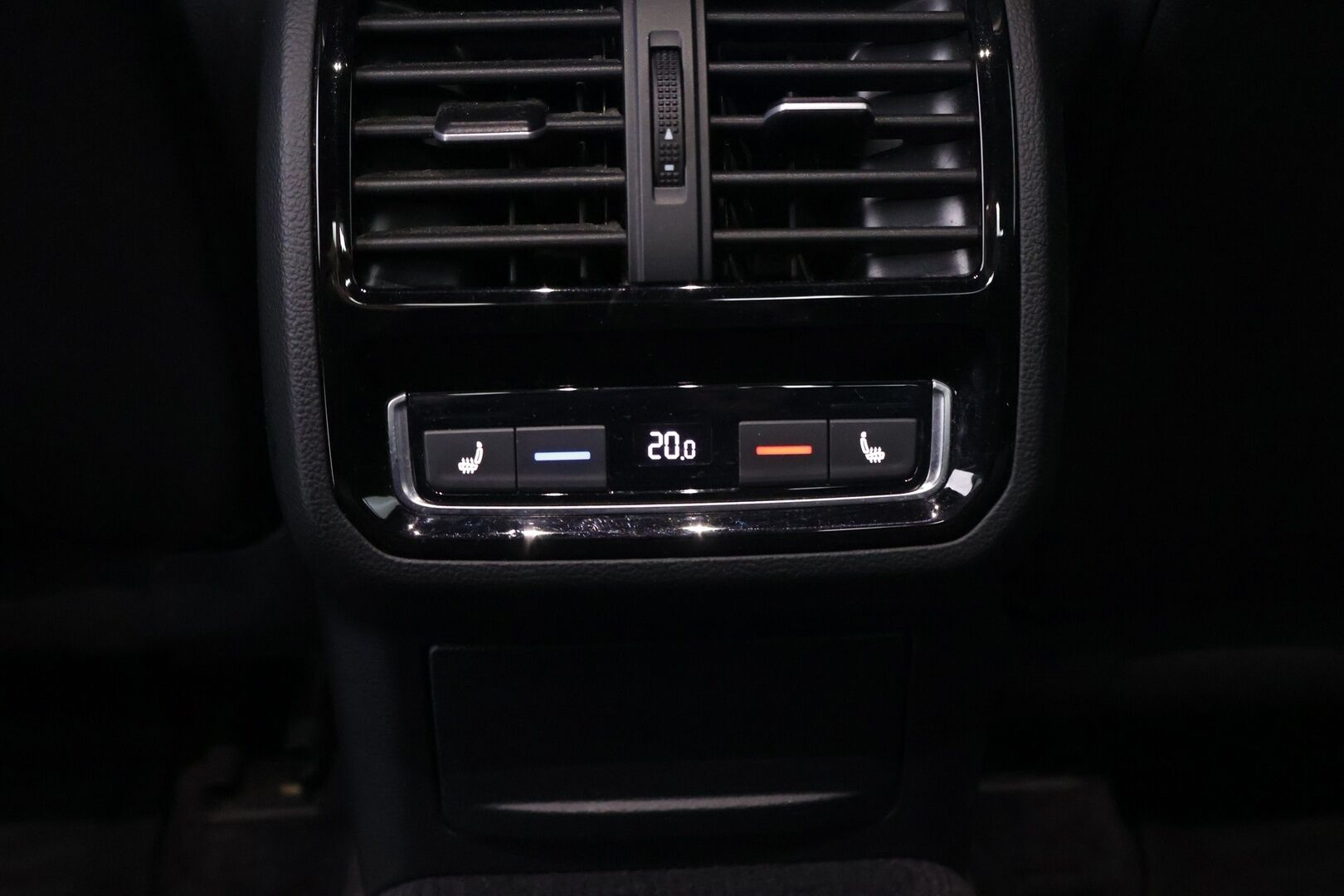 Volkswagen Arteon 2018 R-Line 2,0 TDI 110 kW (150 hv) DSG-automaatti - | ACC | Digimittaristo | Webasto | Aut. Pitkät | Kaistavahti | CarPlay | ParkPilot |