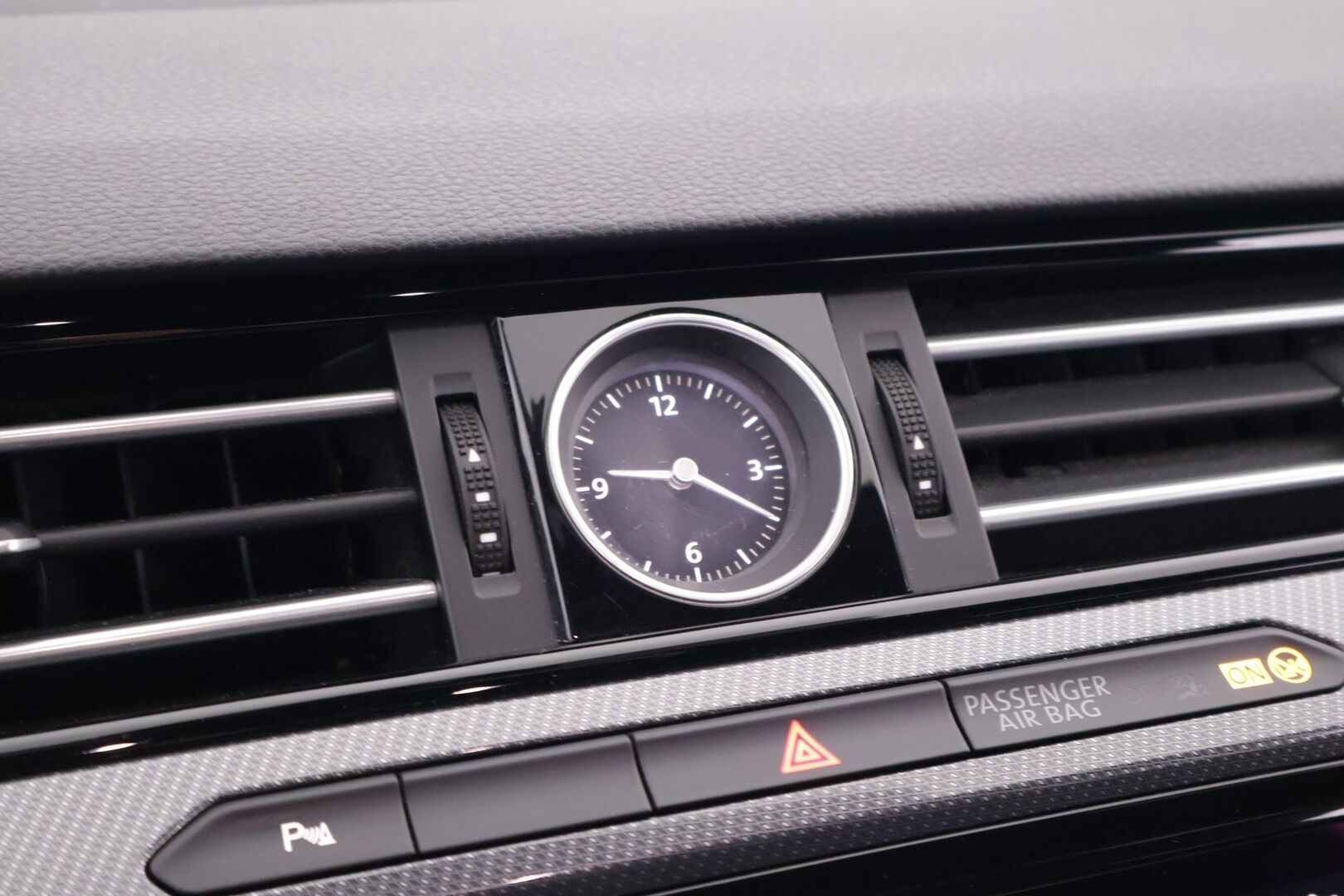 Volkswagen Arteon 2018 R-Line 2,0 TDI 110 kW (150 hv) DSG-automaatti - | ACC | Digimittaristo | Webasto | Aut. Pitkät | Kaistavahti | CarPlay | ParkPilot |