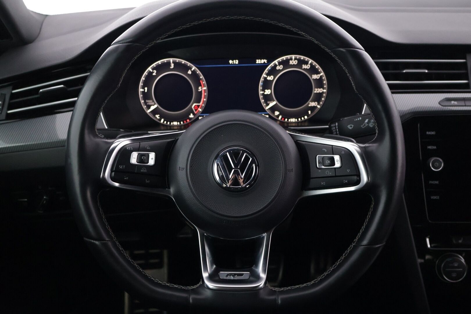 Volkswagen Arteon 2018 R-Line 2,0 TDI 110 kW (150 hv) DSG-automaatti - | ACC | Digimittaristo | Webasto | Aut. Pitkät | Kaistavahti | CarPlay | ParkPilot |