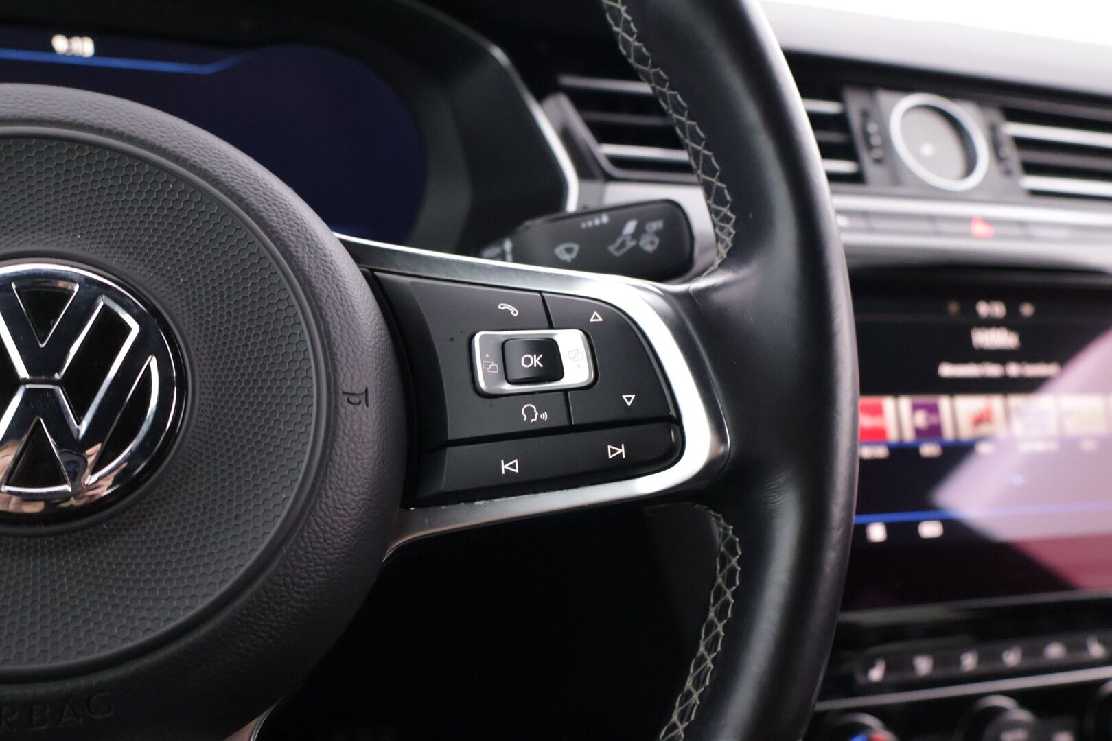 Volkswagen Arteon 2018 R-Line 2,0 TDI 110 kW (150 hv) DSG-automaatti - | ACC | Digimittaristo | Webasto | Aut. Pitkät | Kaistavahti | CarPlay | ParkPilot |