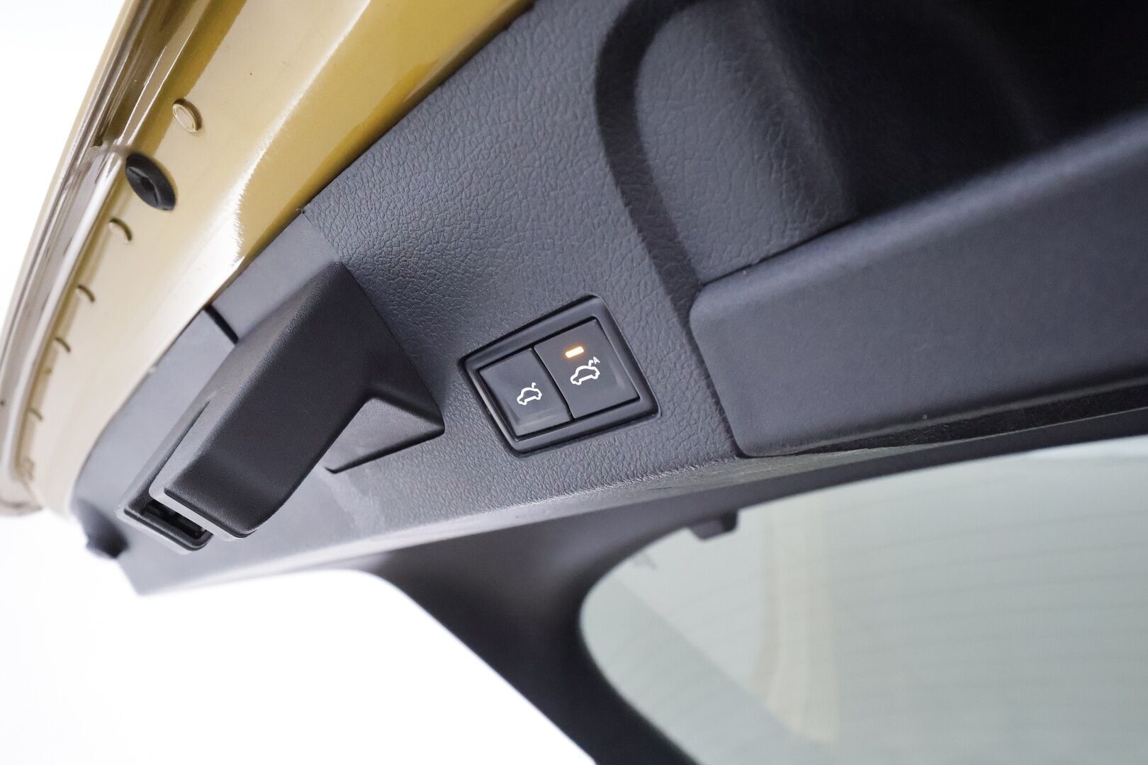 Volkswagen Arteon 2018 R-Line 2,0 TSI 206 kW (280 hv) 4MOTION DSG-autom. **Webasto / Koukku / adapt.Vakkari / Matrix-LED / P. Tutkat / Navi** - Kaistavahti / Digimittaristo / KeylessGO / 2x Renkaat