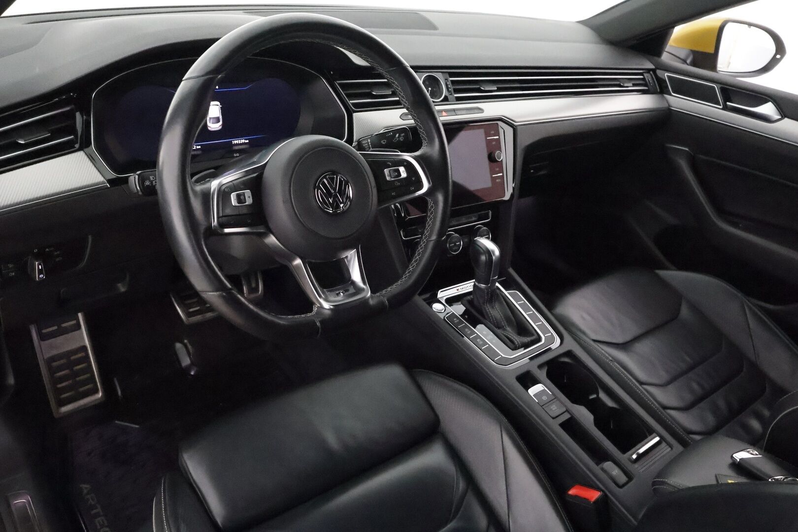 Volkswagen Arteon 2018 R-Line 2,0 TSI 206 kW (280 hv) 4MOTION DSG-autom. **Webasto / Koukku / adapt.Vakkari / Matrix-LED / P. Tutkat / Navi** - Kaistavahti / Digimittaristo / KeylessGO / 2x Renkaat