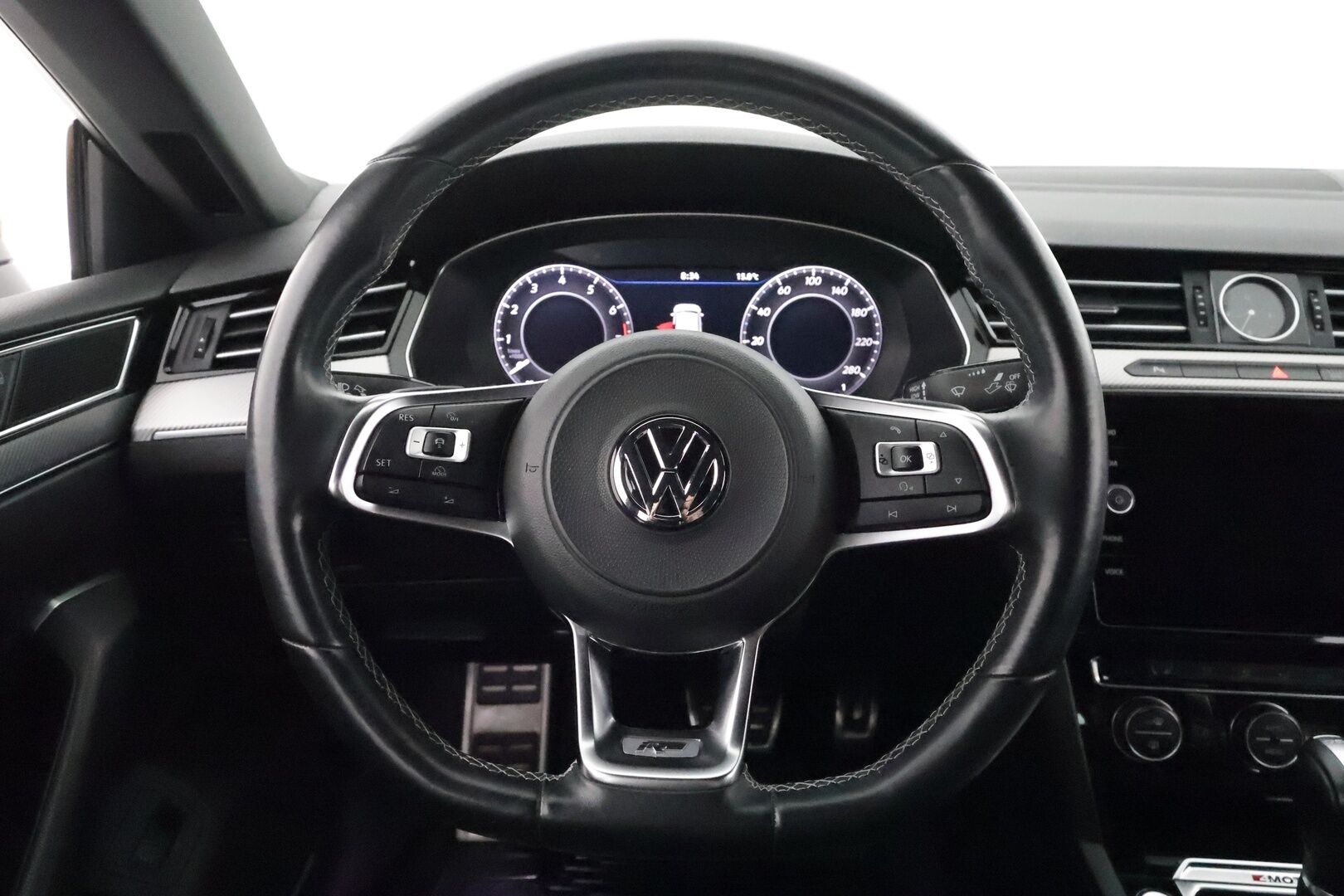 Volkswagen Arteon 2018 R-Line 2,0 TSI 206 kW (280 hv) 4MOTION DSG-autom. **Webasto / Koukku / adapt.Vakkari / Matrix-LED / P. Tutkat / Navi** - Kaistavahti / Digimittaristo / KeylessGO / 2x Renkaat