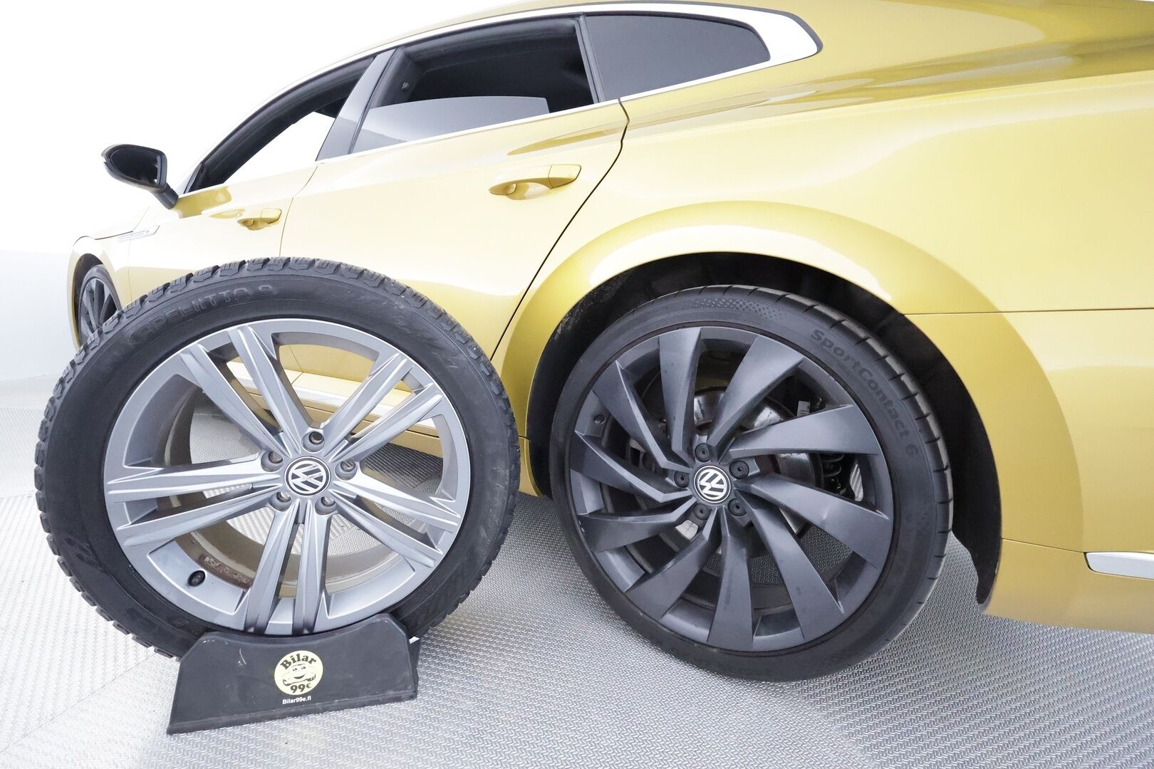 Volkswagen Arteon 2018 R-Line 2,0 TSI 206 kW (280 hv) 4MOTION DSG-autom. **Webasto / Koukku / adapt.Vakkari / Matrix-LED / P. Tutkat / Navi** - Kaistavahti / Digimittaristo / KeylessGO / 2x Renkaat