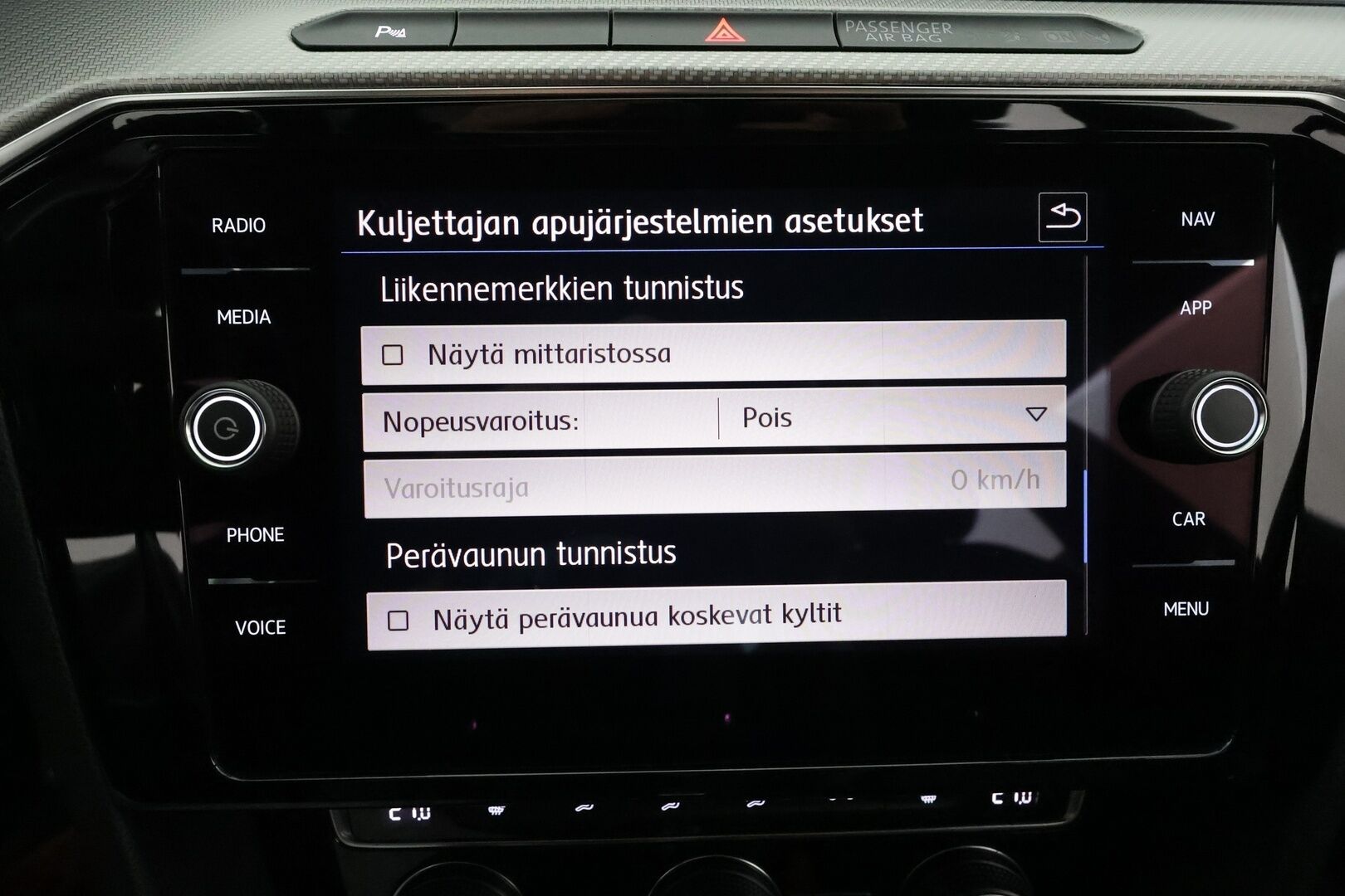 Volkswagen Arteon 2018 R-Line 2,0 TSI 206 kW (280 hv) 4MOTION DSG-autom. **Webasto / Koukku / adapt.Vakkari / Matrix-LED / P. Tutkat / Navi** - Kaistavahti / Digimittaristo / KeylessGO / 2x Renkaat
