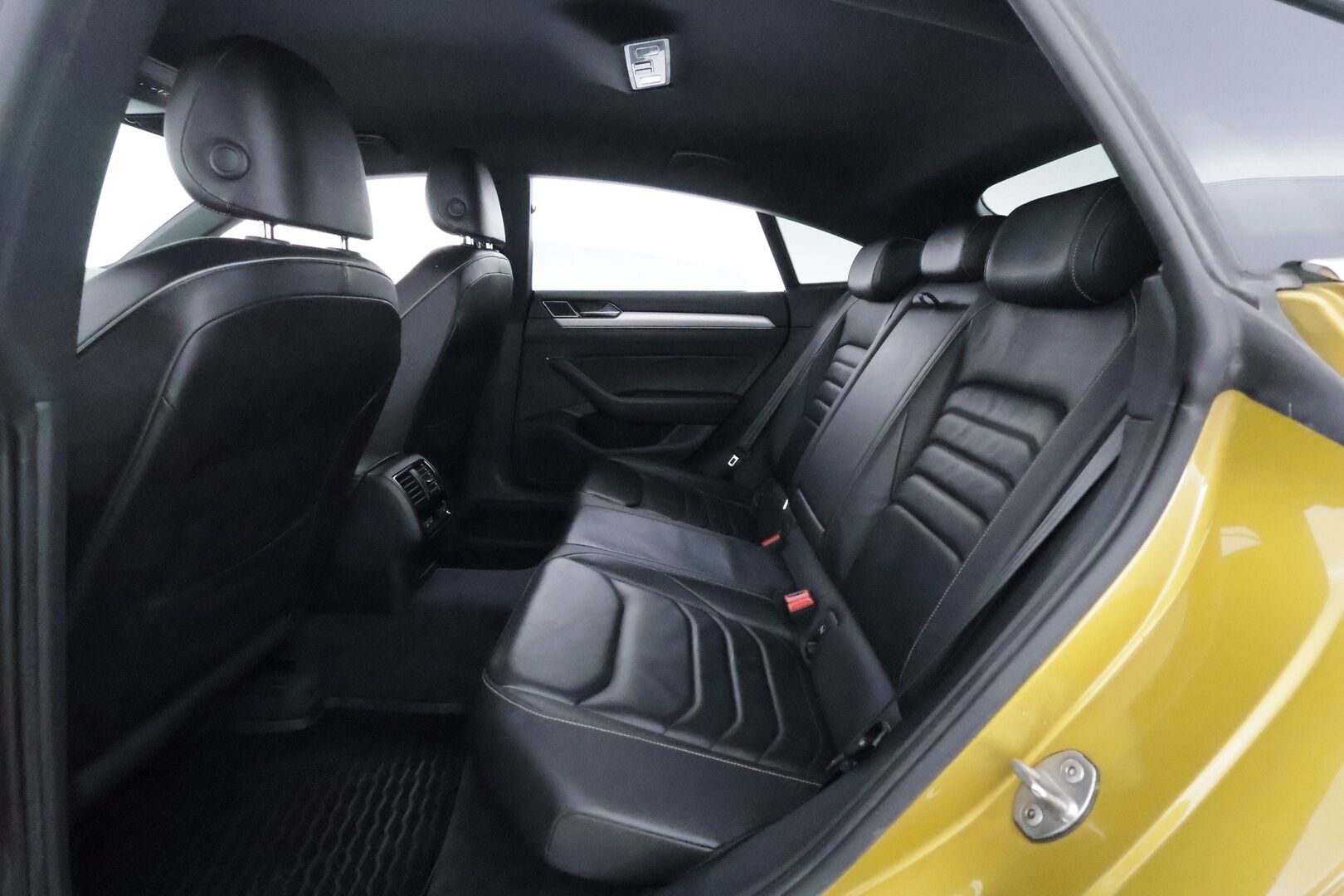 Volkswagen Arteon 2018 R-Line 2,0 TSI 206 kW (280 hv) 4MOTION DSG-autom. **Webasto / Koukku / adapt.Vakkari / Matrix-LED / P. Tutkat / Navi** - Kaistavahti / Digimittaristo / KeylessGO / 2x Renkaat