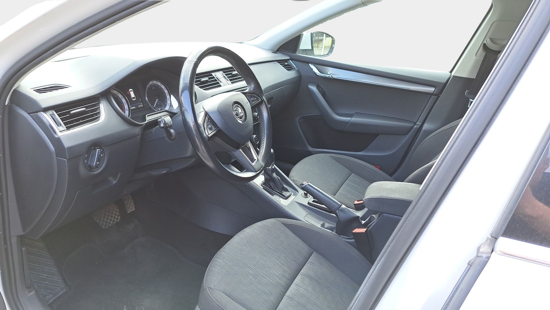 Skoda Octavia 2018 Combi 2,0 TDI 184 4x4 Style DSG Autom. *2-Om Suomiauto / Webasto / KeylessGo / P.Kamera ja Tutkat / LED / Koukku* - Hieno Octavia Särmällä huoltohistorialla! Ei adblue järjestelmää!