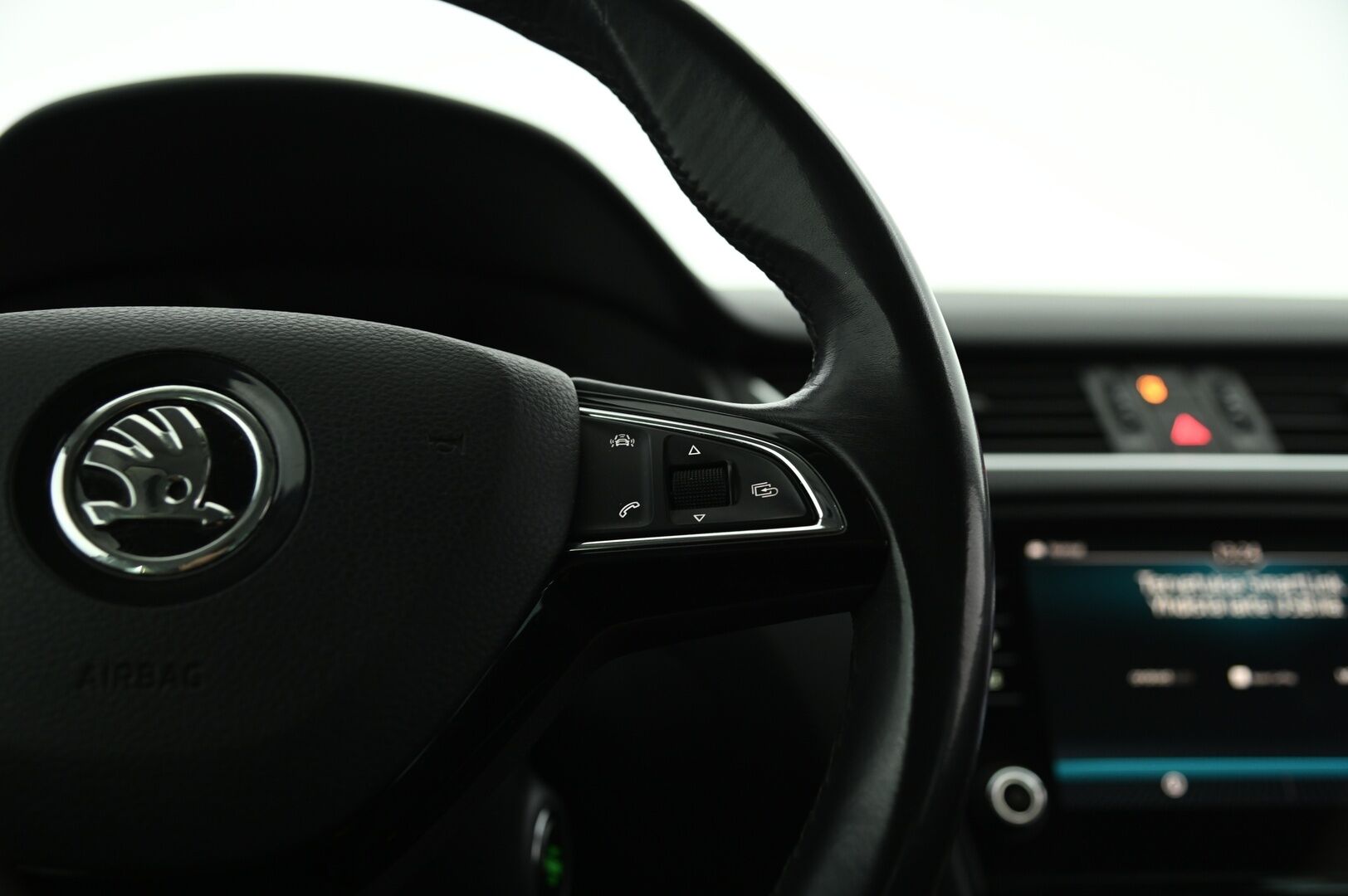 Skoda Octavia 2018 Combi 2,0 TDI 184 4x4 Style DSG Autom. *2-Om Suomiauto / Webasto / KeylessGo / P.Kamera ja Tutkat / LED / Koukku* - Hieno Octavia Särmällä huoltohistorialla! Ei adblue järjestelmää!