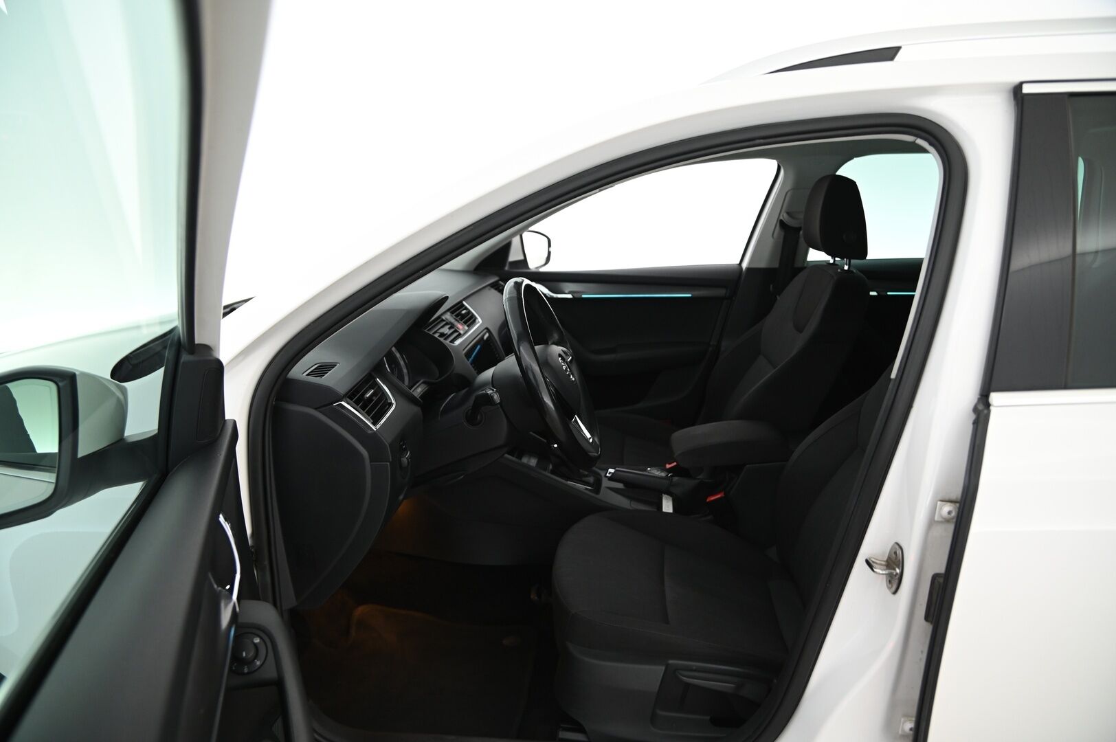 Skoda Octavia 2018 Combi 2,0 TDI 184 4x4 Style DSG Autom. *2-Om Suomiauto / Webasto / KeylessGo / P.Kamera ja Tutkat / LED / Koukku* - Hieno Octavia Särmällä huoltohistorialla! Ei adblue järjestelmää!