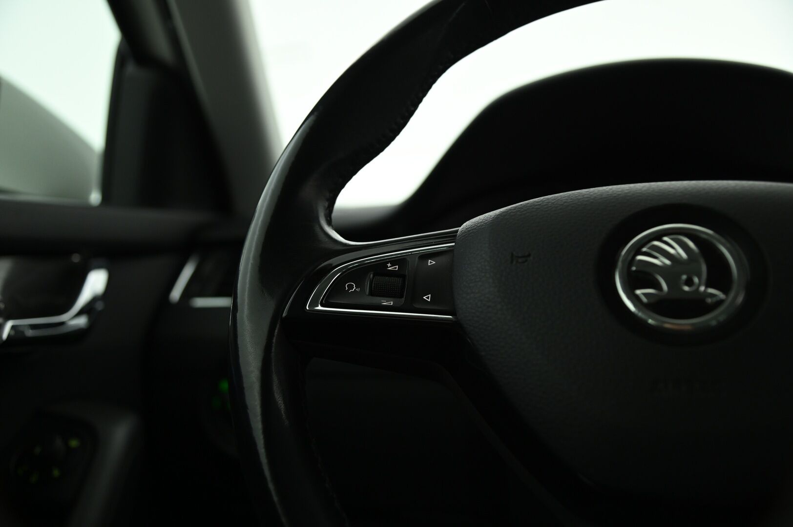 Skoda Octavia 2018 Combi 2,0 TDI 184 4x4 Style DSG Autom. *2-Om Suomiauto / Webasto / KeylessGo / P.Kamera ja Tutkat / LED / Koukku* - Hieno Octavia Särmällä huoltohistorialla! Ei adblue järjestelmää!