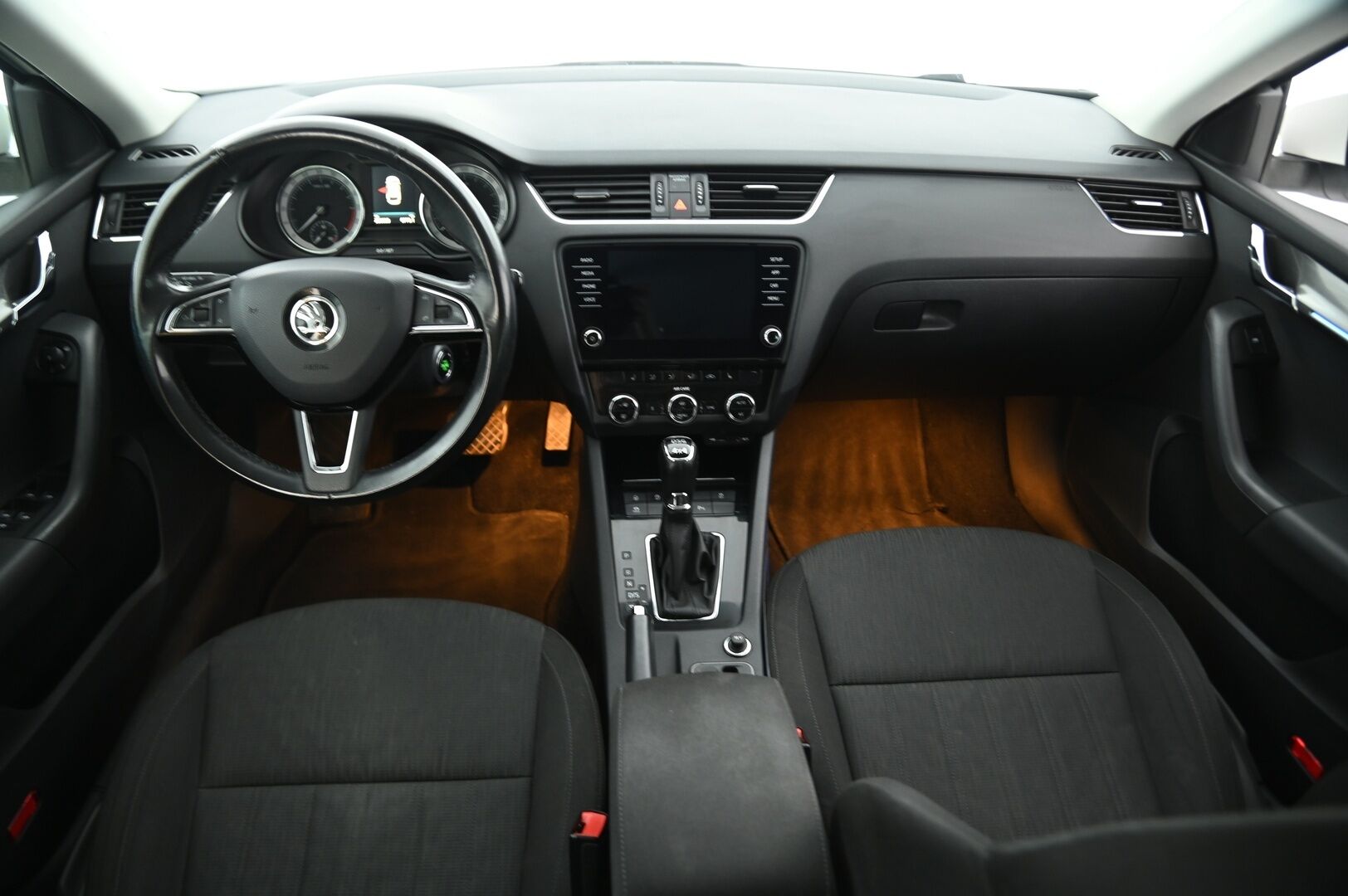 Skoda Octavia 2018 Combi 2,0 TDI 184 4x4 Style DSG Autom. *2-Om Suomiauto / Webasto / KeylessGo / P.Kamera ja Tutkat / LED / Koukku* - Hieno Octavia Särmällä huoltohistorialla! Ei adblue järjestelmää!
