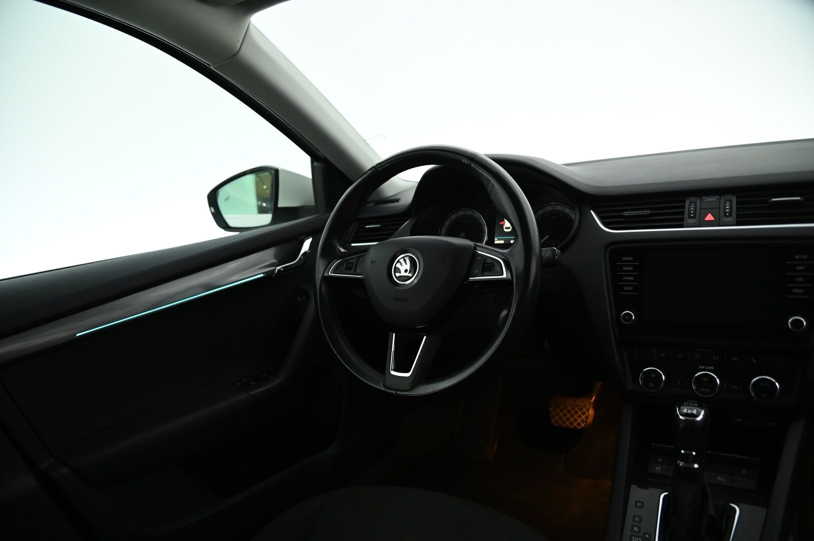 Skoda Octavia 2018 Combi 2,0 TDI 184 4x4 Style DSG Autom. *2-Om Suomiauto / Webasto / KeylessGo / P.Kamera ja Tutkat / LED / Koukku* - Hieno Octavia Särmällä huoltohistorialla! Ei adblue järjestelmää!