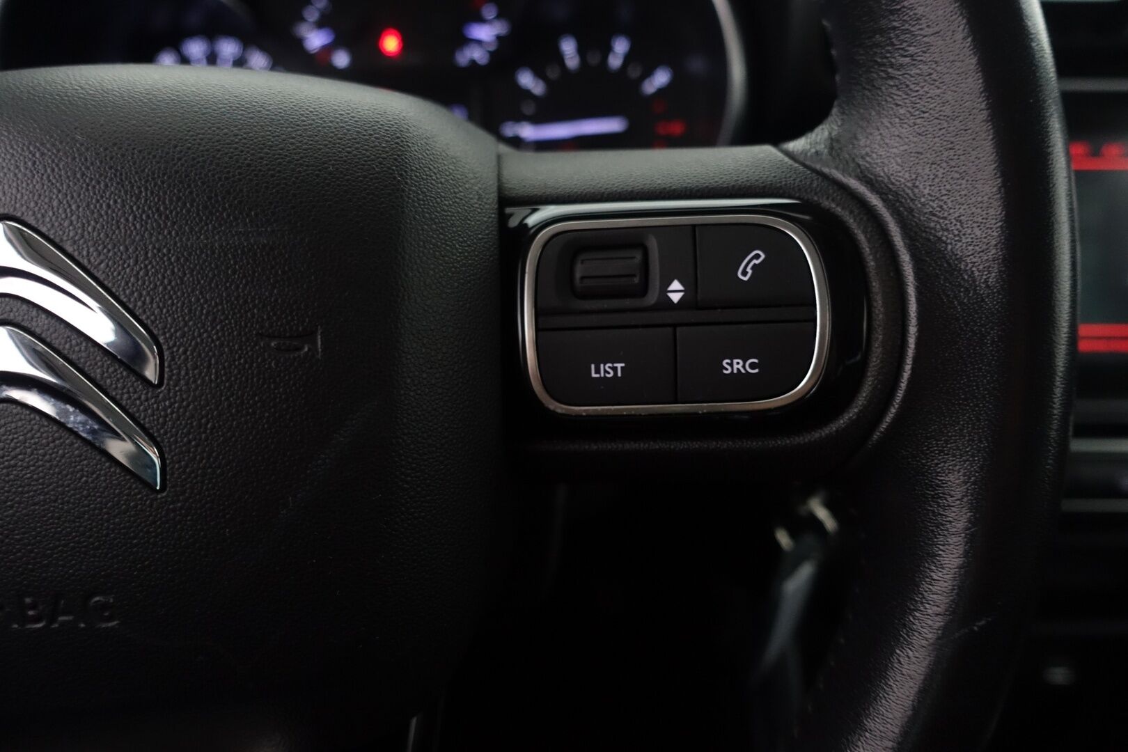 Citroen C3 Aircross 2018 PureTech 110 Feel Automaatti - | MYYDÄÄN HUUTOKAUPAT.COM | Kattoluukku | Bluetooth | Vakkari | Kahdet vanteet | Hyvin huollettu ja siisti! | 