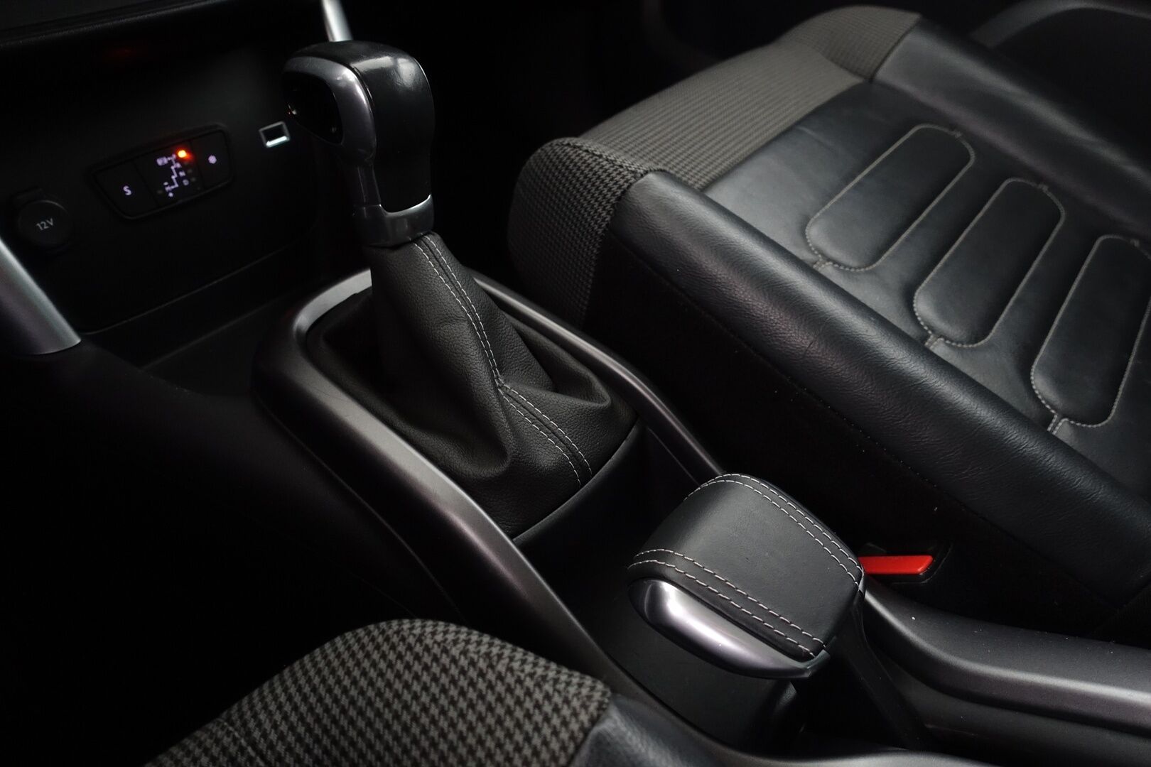 Citroen C3 Aircross 2018 PureTech 110 Feel Automaatti - | MYYDÄÄN HUUTOKAUPAT.COM | Kattoluukku | Bluetooth | Vakkari | Kahdet vanteet | Hyvin huollettu ja siisti! | 