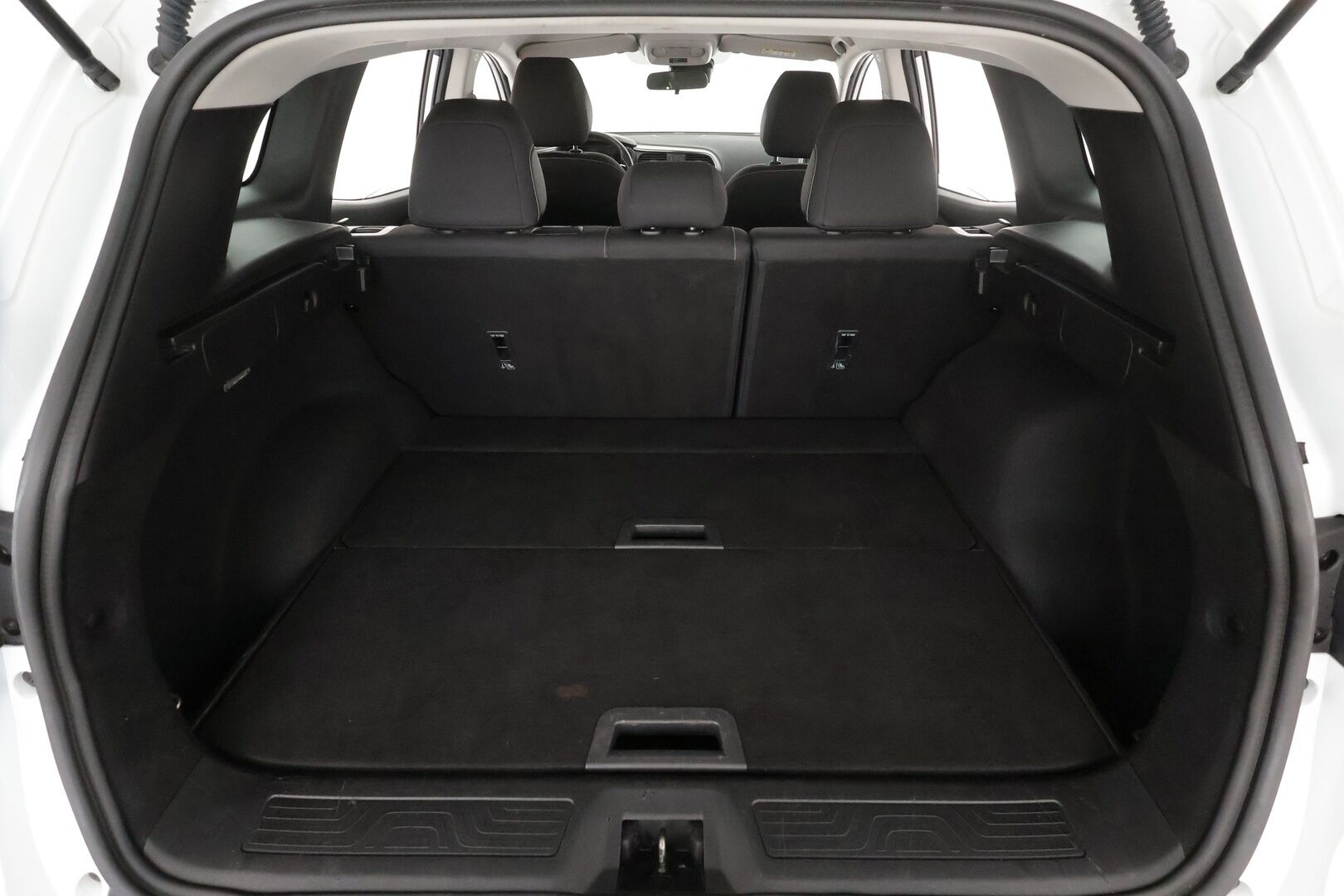 Renault Kadjar 2018 Energy TCe 130 Zen * Lohko&Sisätilanlämmitin / P.Tutkat / Kaistavahti / Navi / Bluetooth / Vakkari / Keyless * - Suomi-auto / Kahdet renkaat