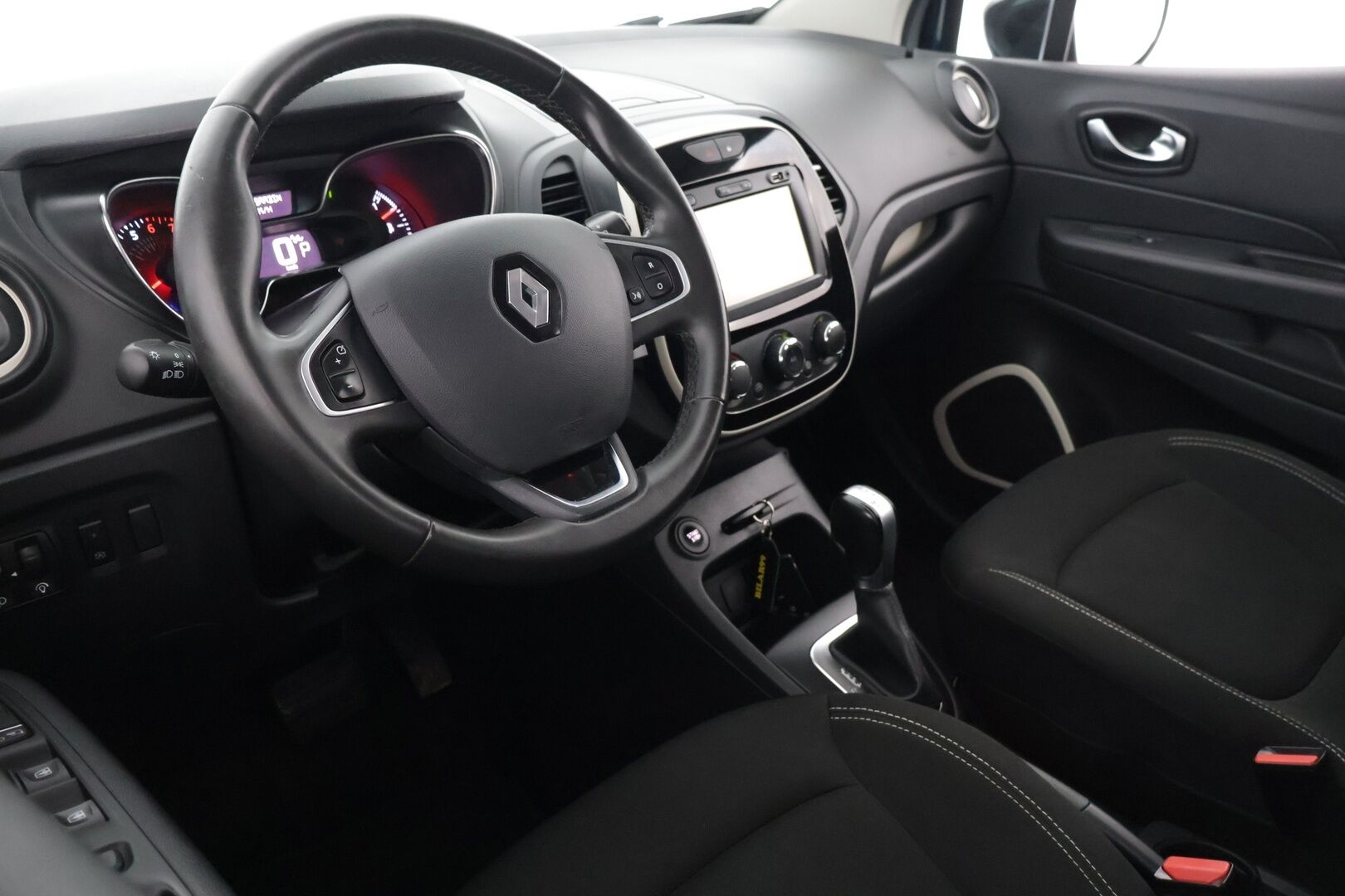 Renault Captur 2017 TCe 120 EDC-aut Zen S17  Navi, Vakionopeudensäädin nopeudenrajoittimella , Penkinlämmittimet,  Pysäköintitutka takana - Suomi-auto, Hyvä huoltohistoria, Kahdet renkaat