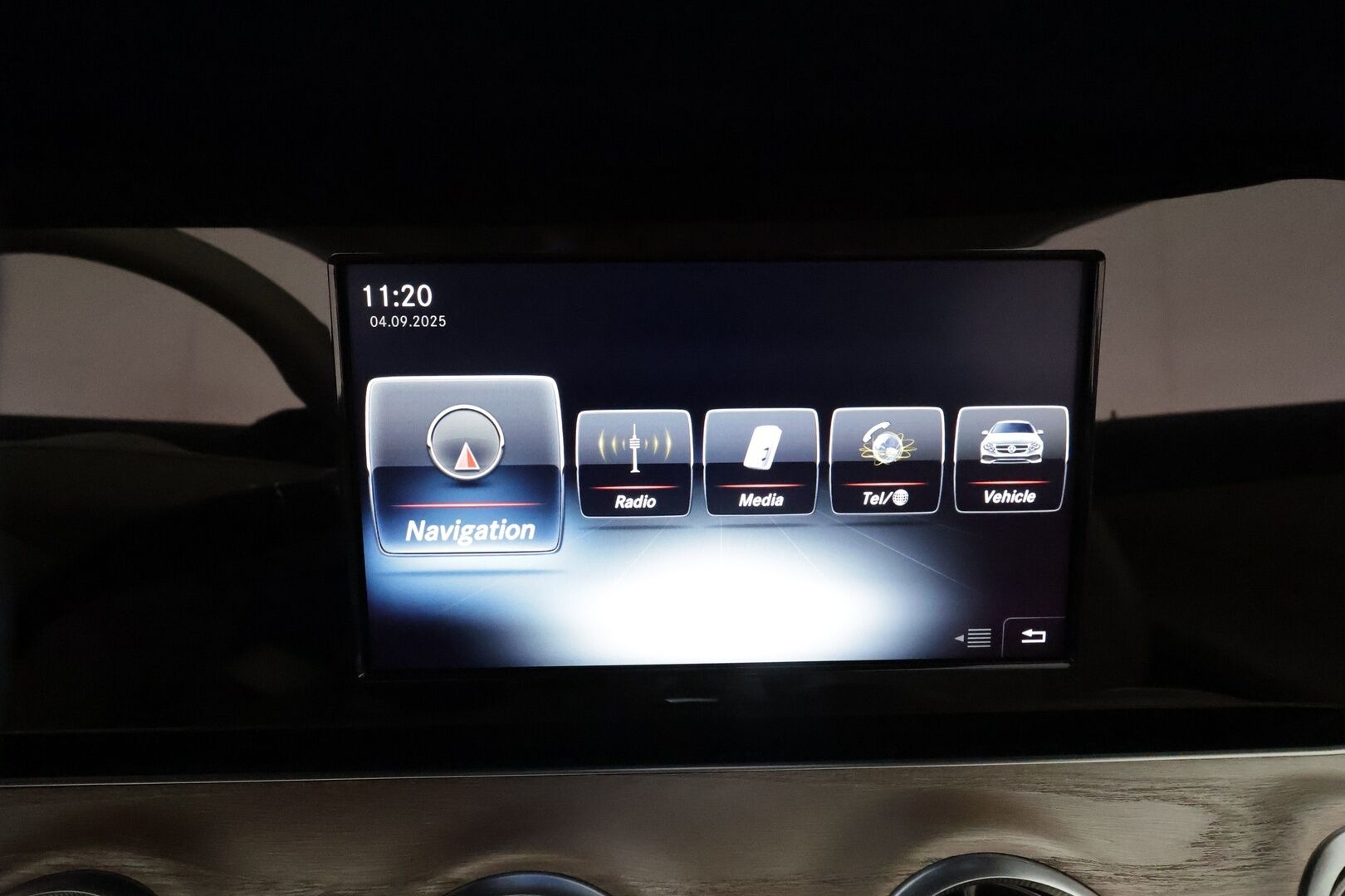 Mercedes-Benz E 2018 300 A Coupé Business AMG **Multibeam / 360° Kamera / Sporttinahat Muistilla / Katveavustin / Sisätilanlämmitin** - Suomi-auto / huippusiisti yksilö!