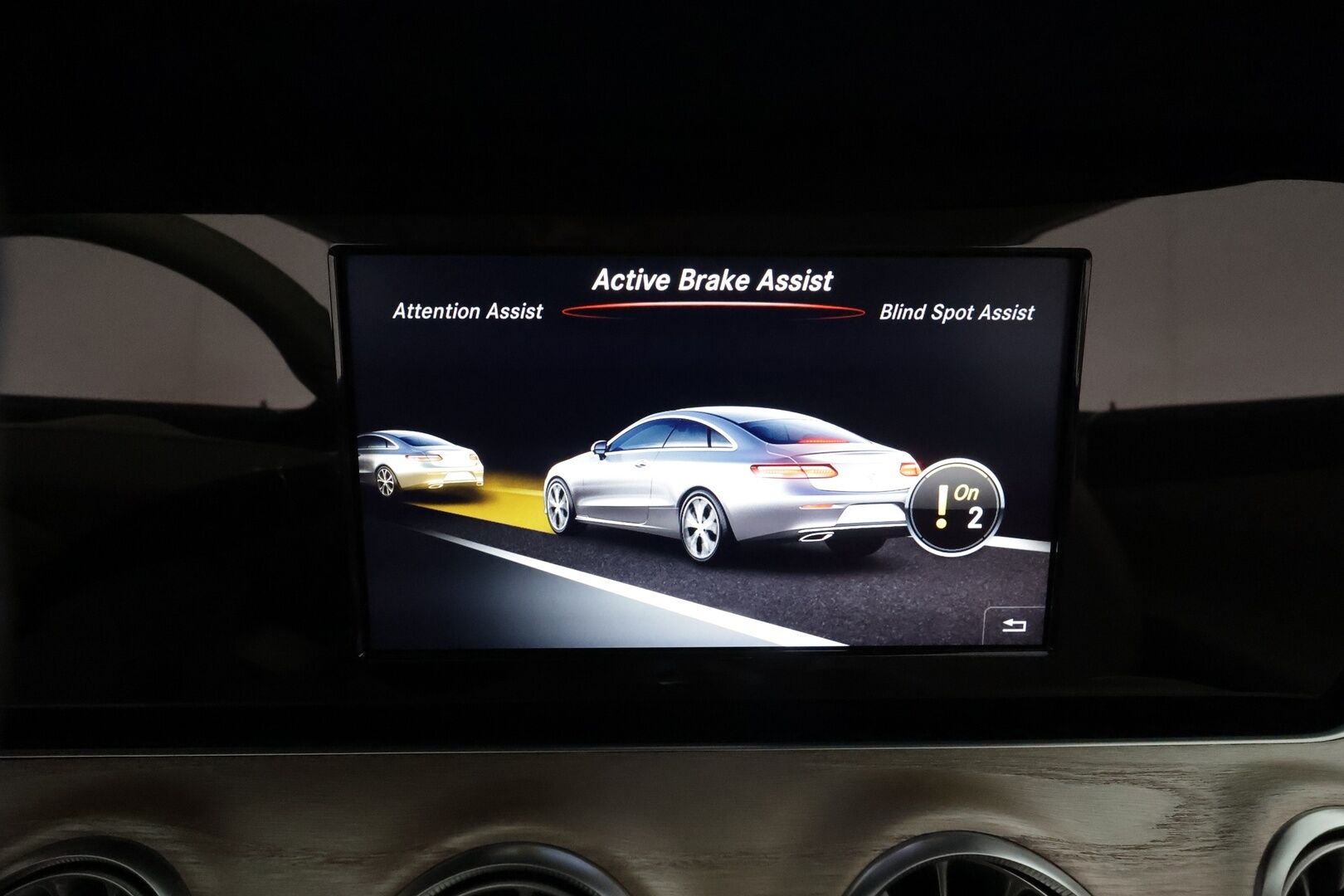 Mercedes-Benz E 2018 300 A Coupé Business AMG **Multibeam / 360° Kamera / Sporttinahat Muistilla / Katveavustin / Sisätilanlämmitin** - Suomi-auto / huippusiisti yksilö!