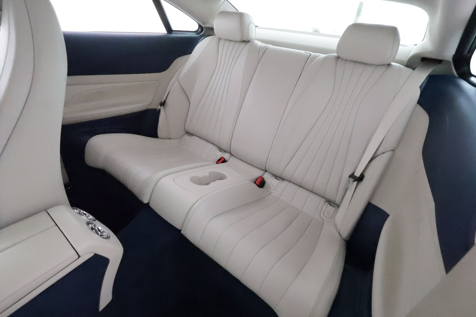 Mercedes-Benz E 2018 300 A Coupé Business AMG **Multibeam / 360° Kamera / Sporttinahat Muistilla / Katveavustin / Sisätilanlämmitin** - Suomi-auto / huippusiisti yksilö!