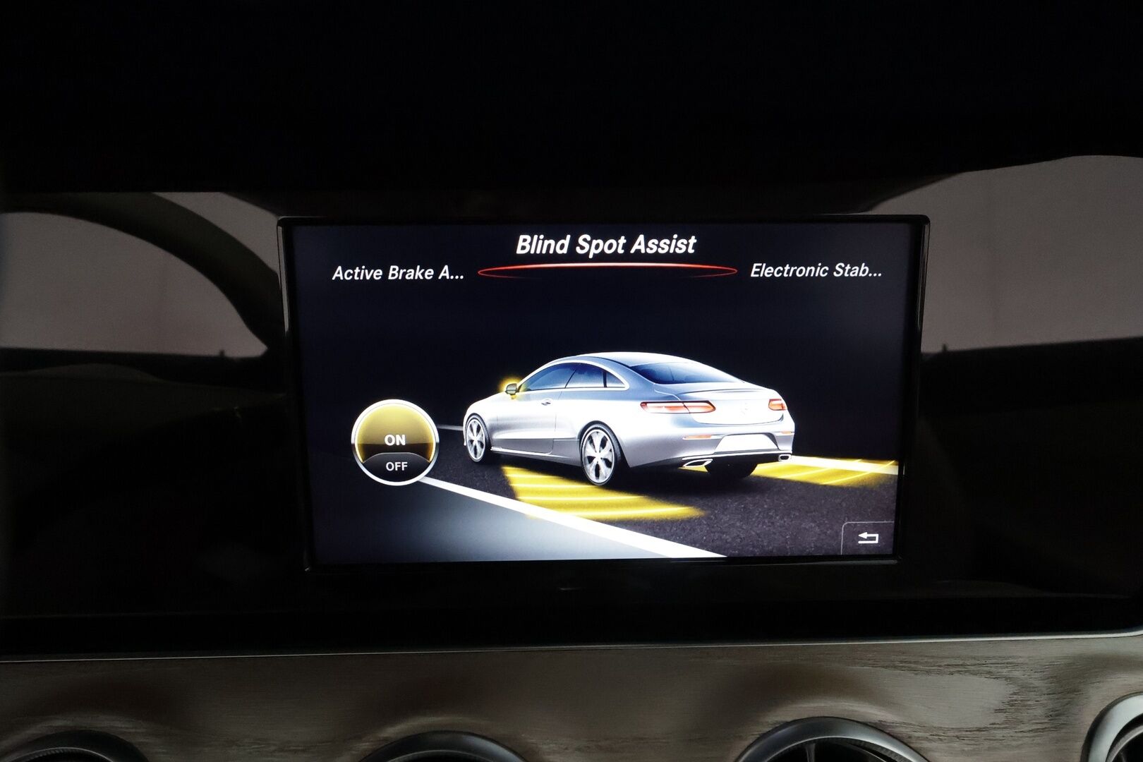 Mercedes-Benz E 2018 300 A Coupé Business AMG **Multibeam / 360° Kamera / Sporttinahat Muistilla / Katveavustin / Sisätilanlämmitin** - Suomi-auto / huippusiisti yksilö!