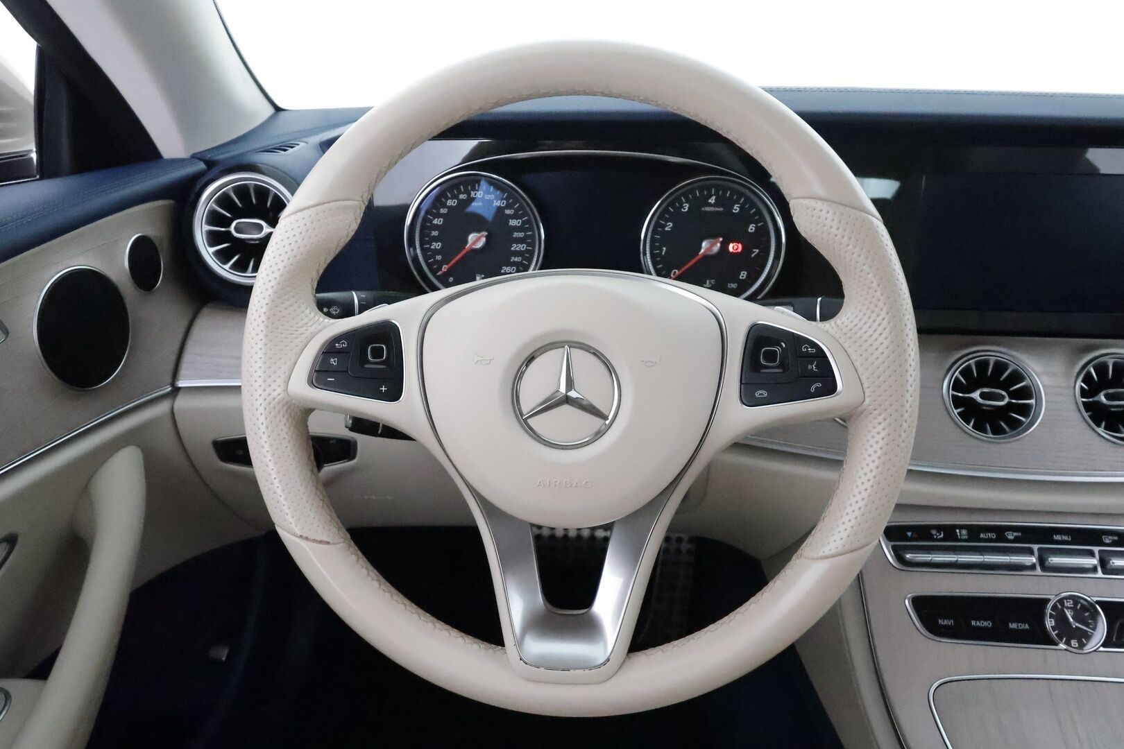 Mercedes-Benz E 2018 300 A Coupé Business AMG **Multibeam / 360° Kamera / Sporttinahat Muistilla / Katveavustin / Sisätilanlämmitin** - Suomi-auto