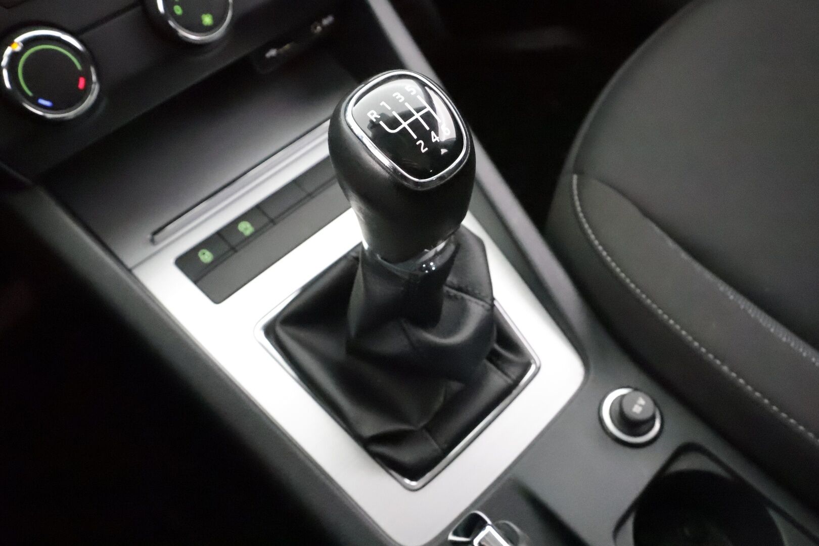 Skoda Octavia 2018 Combi 1,0 TSI Ambition * Suomi-auto / Lohkolämmitin / Vakkari / Apple&Android / P.Tutka * - Kahdet renkaat aluvanteilla / Facelift