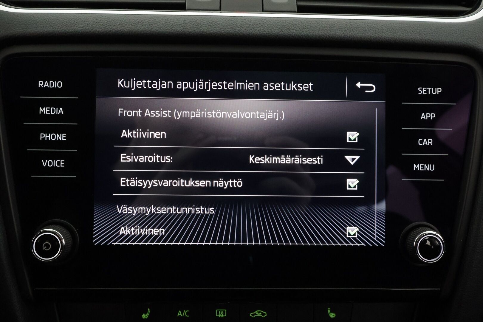 Skoda Octavia 2018 Combi 1,0 TSI Ambition * Suomi-auto / Lohkolämmitin / Vakkari / Apple&Android / P.Tutka * - Kahdet renkaat aluvanteilla / Facelift