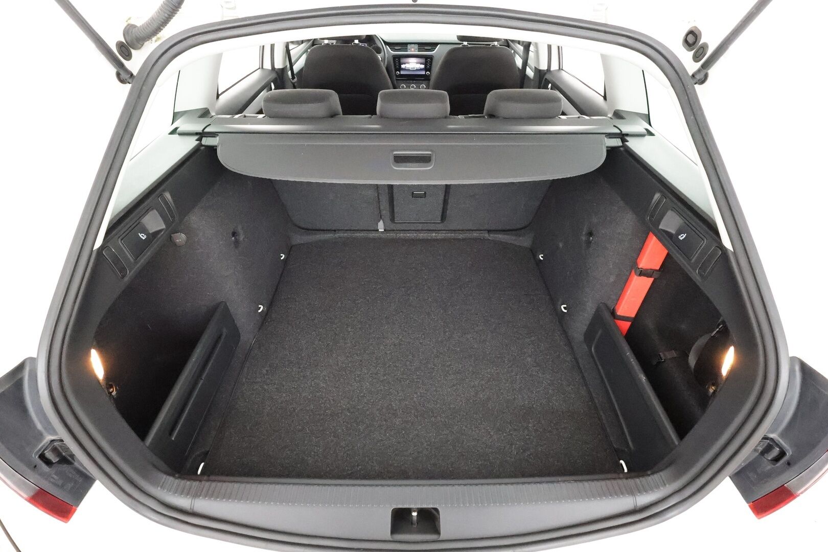 Skoda Octavia 2018 Combi 1,0 TSI Ambition * Suomi-auto / Lohkolämmitin / Vakkari / Apple&Android / P.Tutka * - Kahdet renkaat aluvanteilla / Facelift