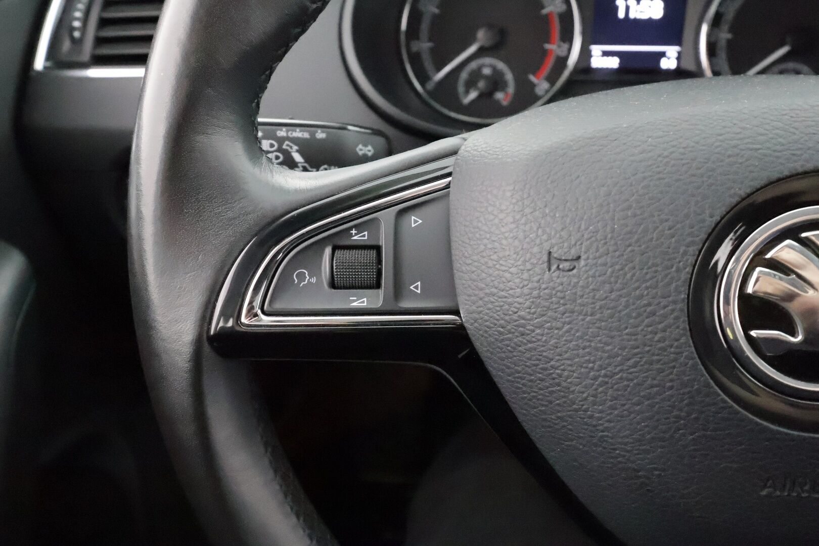 Skoda Octavia 2018 Combi 1,0 TSI Ambition * Suomi-auto / Lohkolämmitin / Vakkari / Apple&Android / P.Tutka * - Kahdet renkaat aluvanteilla / Facelift