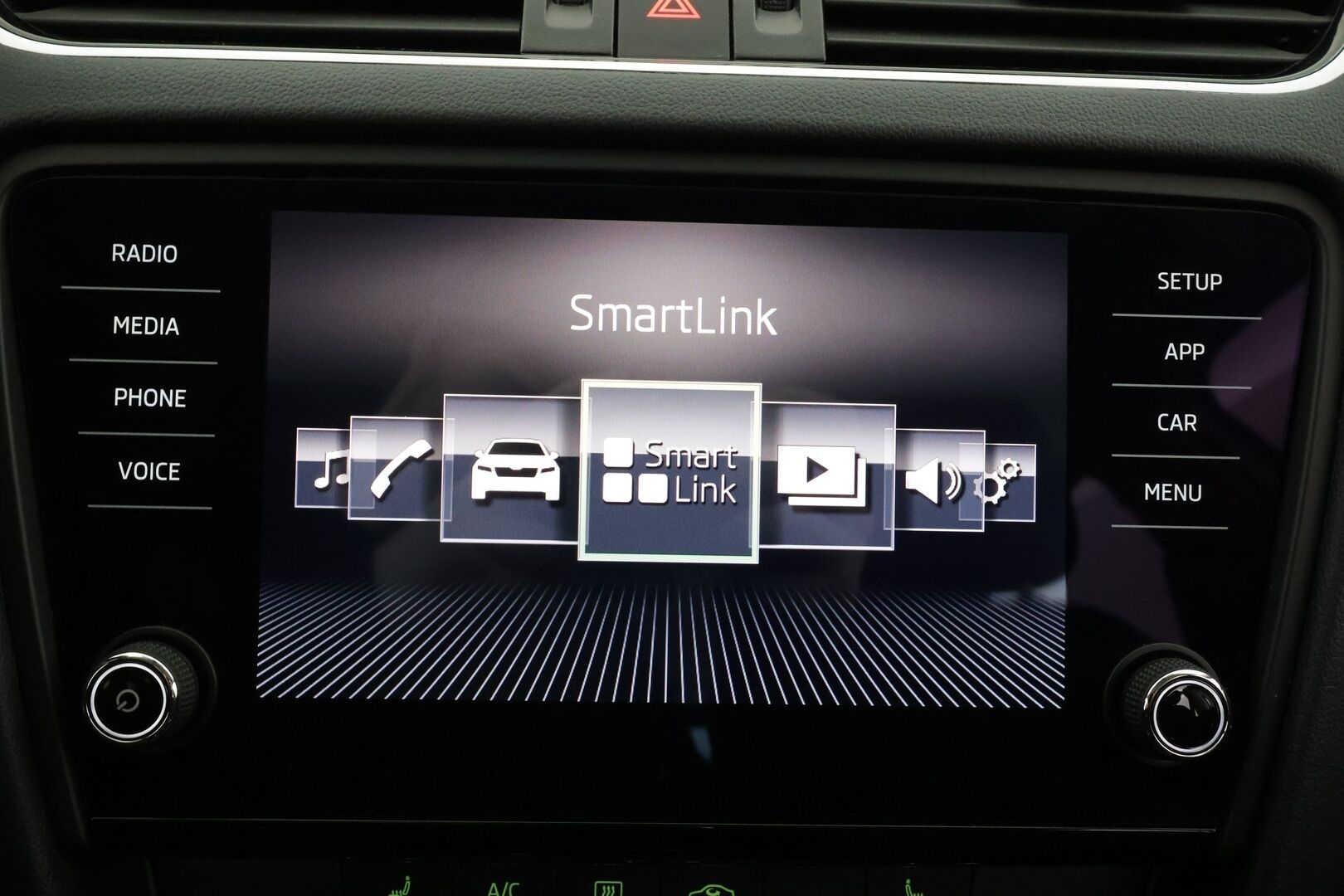 Skoda Octavia 2018 Combi 1,0 TSI Ambition * Suomi-auto / Lohkolämmitin / Vakkari / Apple&Android / P.Tutka * - Kahdet renkaat aluvanteilla / Facelift