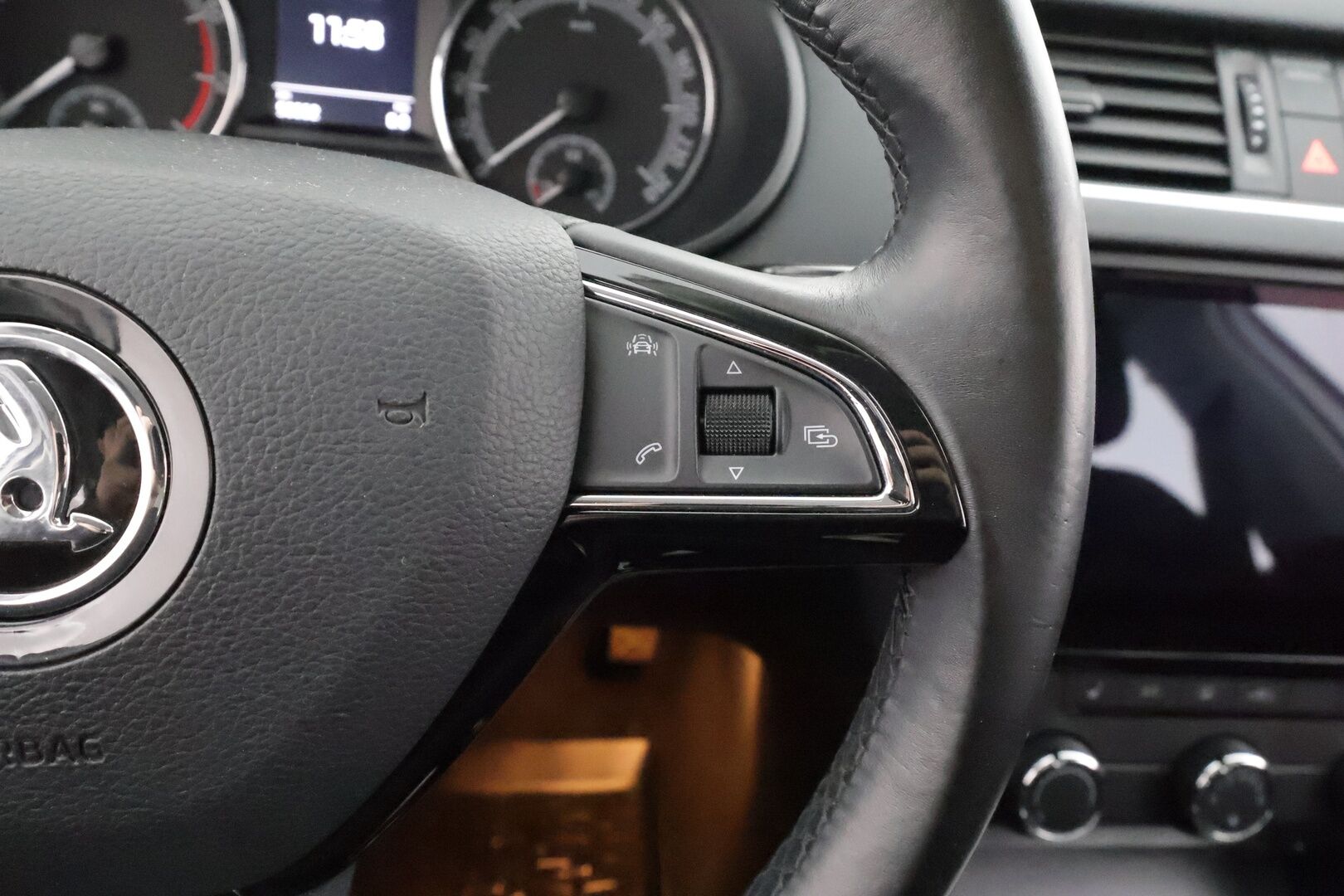 Skoda Octavia 2018 Combi 1,0 TSI Ambition * Suomi-auto / Lohkolämmitin / Vakkari / Apple&Android / P.Tutka * - Kahdet renkaat aluvanteilla / Facelift