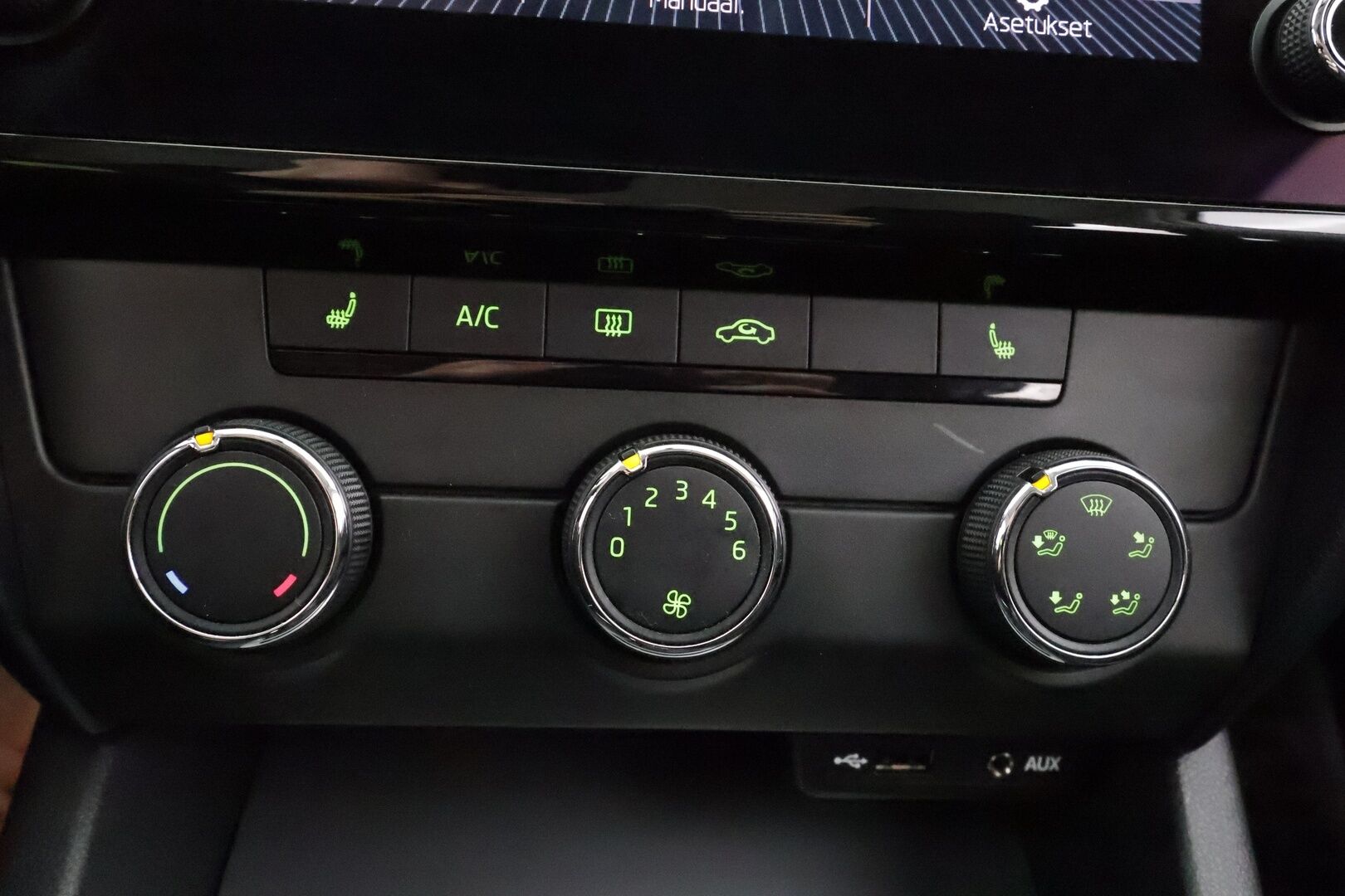 Skoda Octavia 2018 Combi 1,0 TSI Ambition * Suomi-auto / Lohkolämmitin / Vakkari / Apple&Android / P.Tutka * - Kahdet renkaat aluvanteilla / Facelift