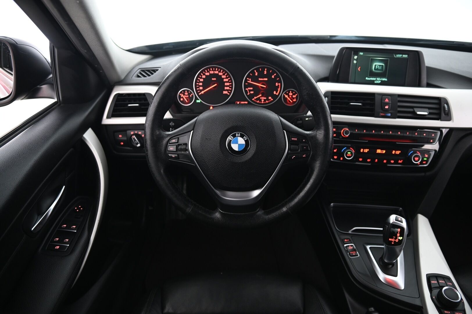 BMW 320 2018 F30 Sedan 320d A Business Exclusive *Suomi-Auto / Vakkari / Ratinlämmitys / P-Tutka / - *Sporttipenkit / 2X Renkaat / Siisti*