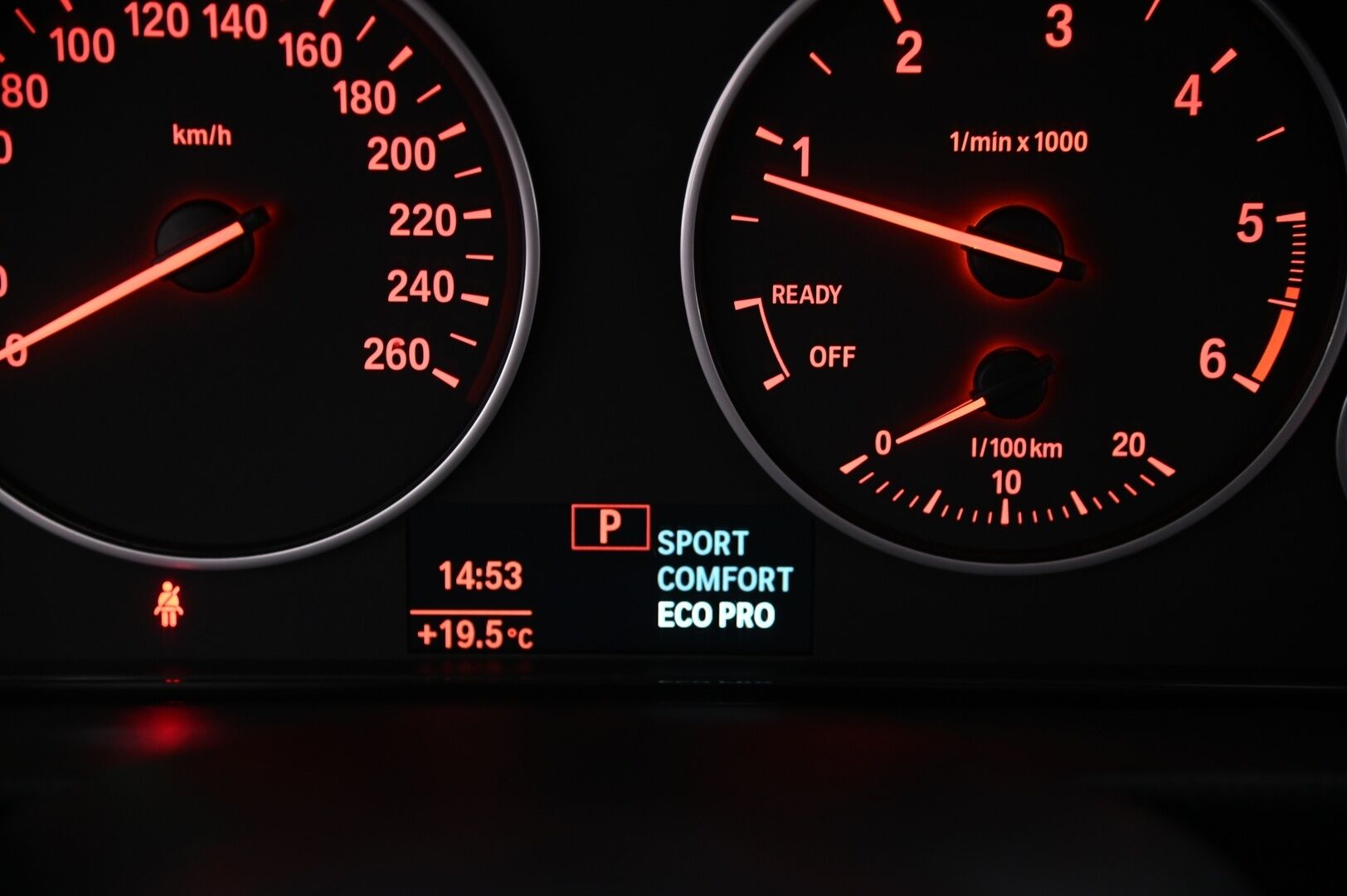 BMW 320 2018 F30 Sedan 320d A Business Exclusive *Suomi-Auto / Vakkari / Ratinlämmitys / P-Tutka / - *Sporttipenkit / 2X Renkaat / Siisti*