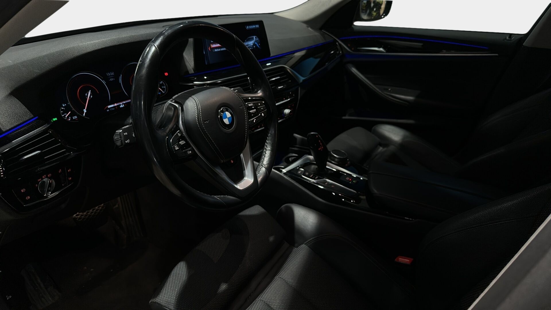 BMW 530 2018 G30 Sedan iPerformance Sport Line / Prof. Navi / P-Kamera / HiFi / LED / Shadow Line - Kaukovaloautomatiikka / Urheiluistuimet / Ratinlämmitys - HULLU BLACKWEEK KORKOTARJOUS 2,49%