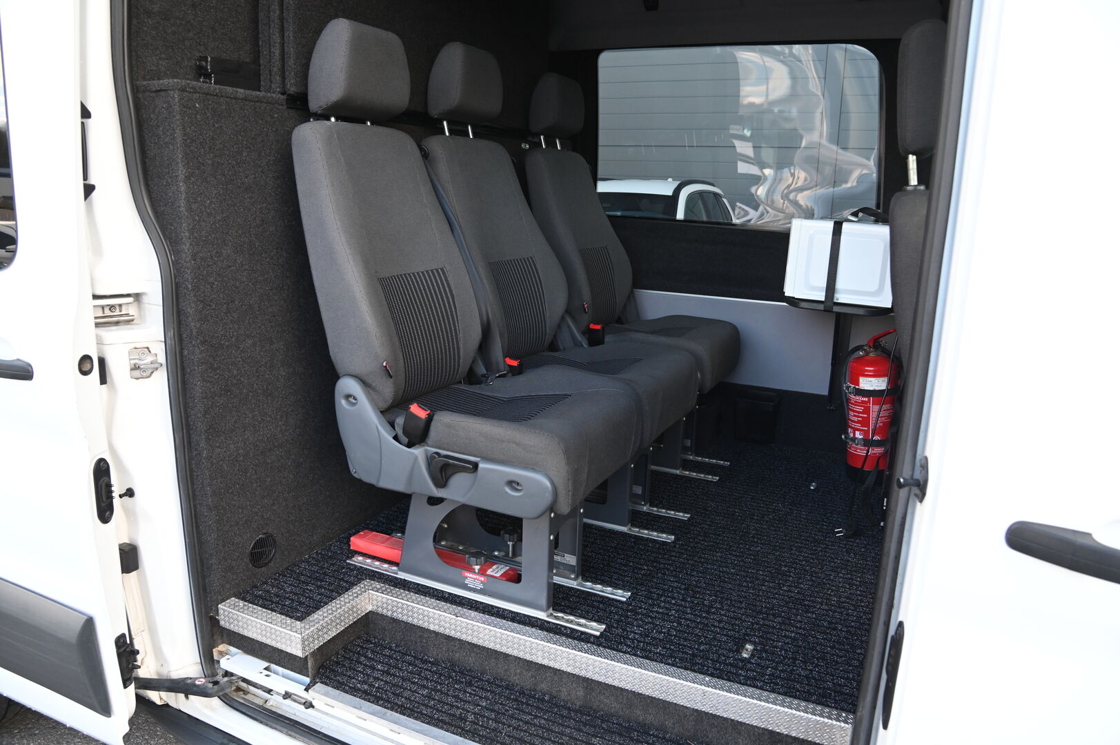Ford Transit 2018 Van 350 2,0 TDCi 130 hv M6 Neliveto Trend L3H3 2+3 Jatko-ohjaamo - Sorsan 2+3 Jatko-ohjaamo | Webasto | Invertteri | 1.omisteinen | P*kamera | Suomi-auto | Isolla rahalla huollettu!