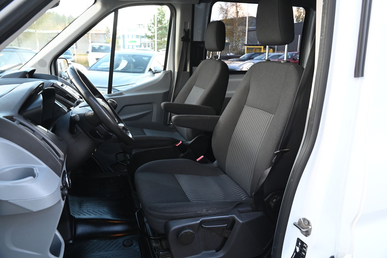 Ford Transit 2018 Van 350 2,0 TDCi 130 hv M6 Neliveto Trend L3H3 2+3 Jatko-ohjaamo - Sorsan 2+3 Jatko-ohjaamo | Webasto | Invertteri | 1.omisteinen | P*kamera | Suomi-auto | Isolla rahalla huollettu!