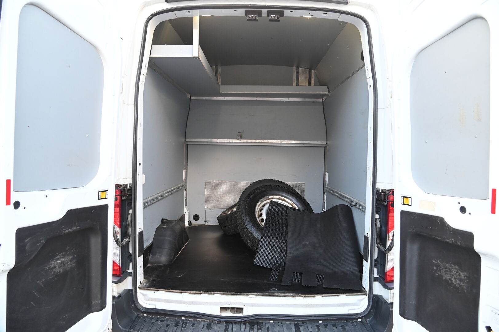 Ford Transit 2018 Van 350 2,0 TDCi 130 hv M6 Neliveto Trend L3H3 2+3 Jatko-ohjaamo - Sorsan 2+3 Jatko-ohjaamo | Webasto | Invertteri | 1.omisteinen | P*kamera | Suomi-auto | Isolla rahalla huollettu!