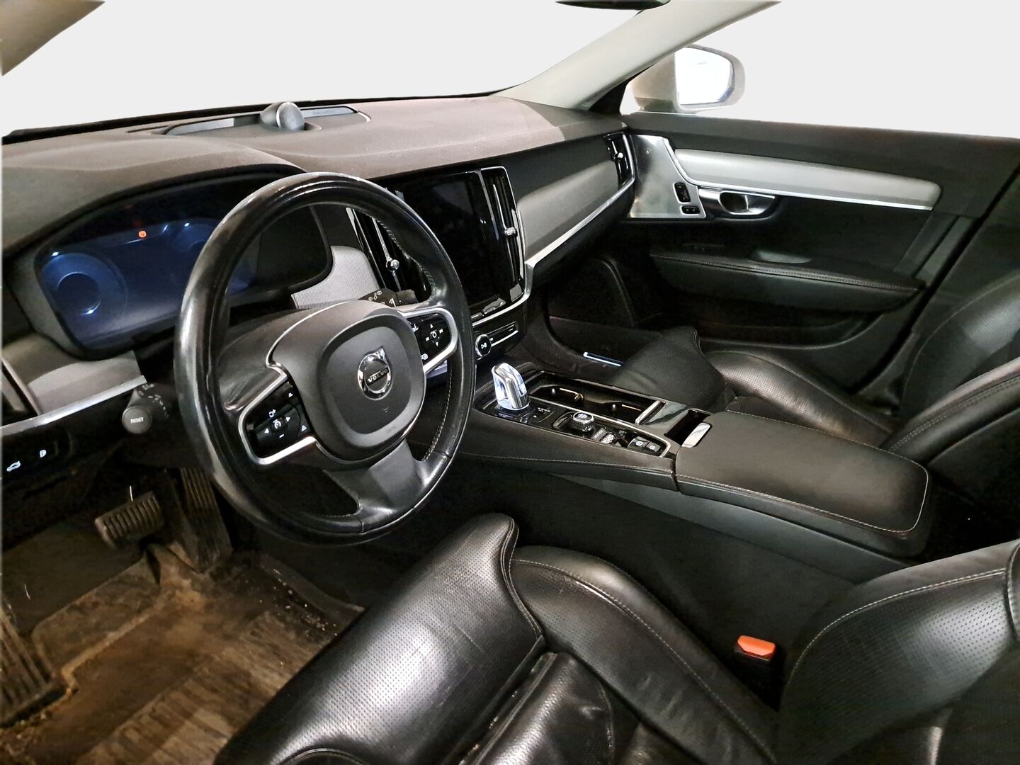 Volvo V90 2018 T8 AWD Inscription aut *Pa-lämmitin / Bowers & Wilkins / Ilmastoidut & Hierovat Muistipenkit / S-Koukku / KeylessGo* - Huippu varusteet / Näyttävillä vanteilla! 