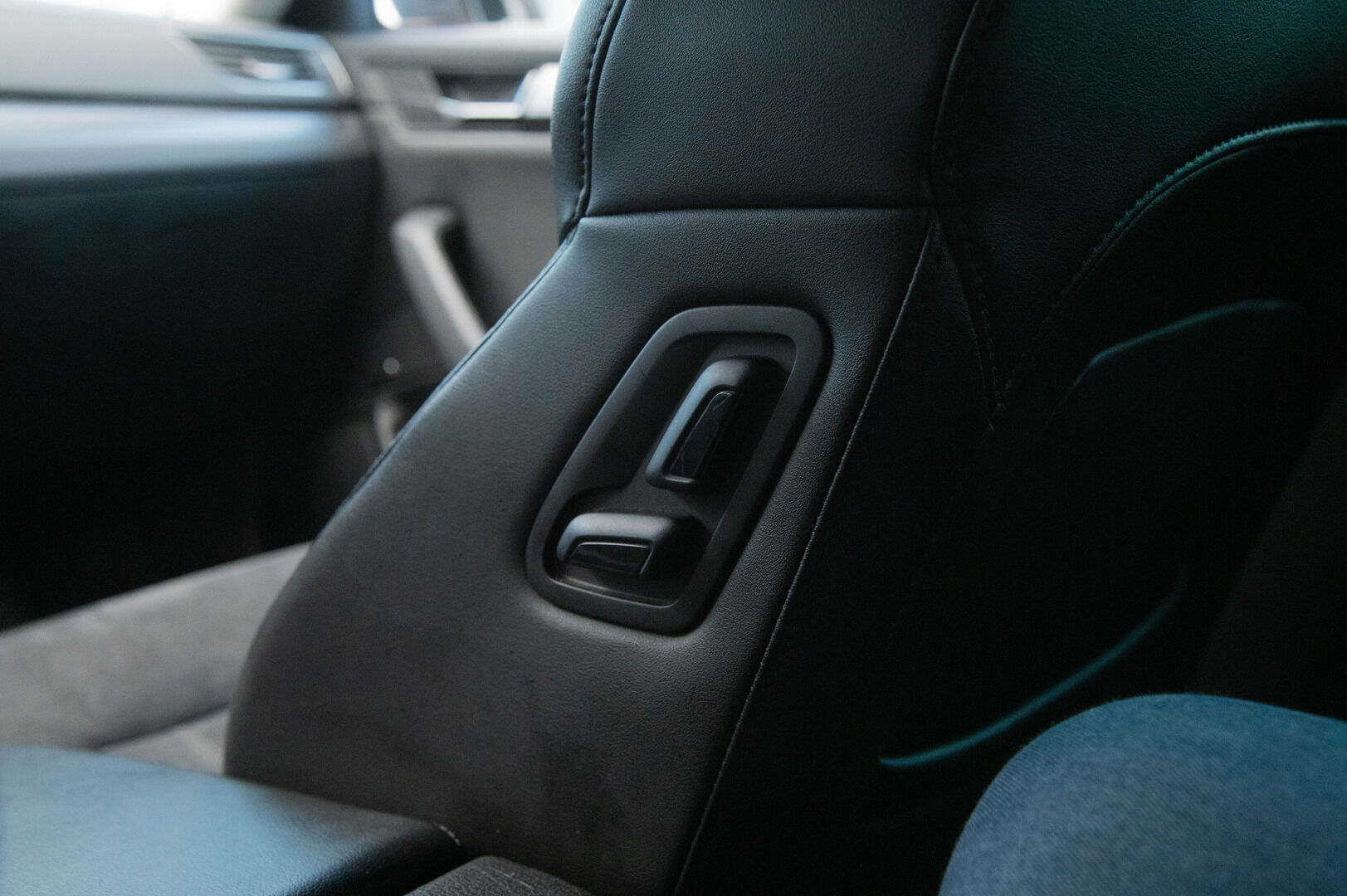 Skoda Superb 2016 2,0 TDI 190 Style DSG Autom. * Webasto / Muistipenkki / Nahka-alcantara sisusta / Adapt. Vakkari / Ambient light / Canton / Sähkökontti * - * CarPlay / Keyless / P-Tutkat / Adapt. LED / Sähkökoukku *