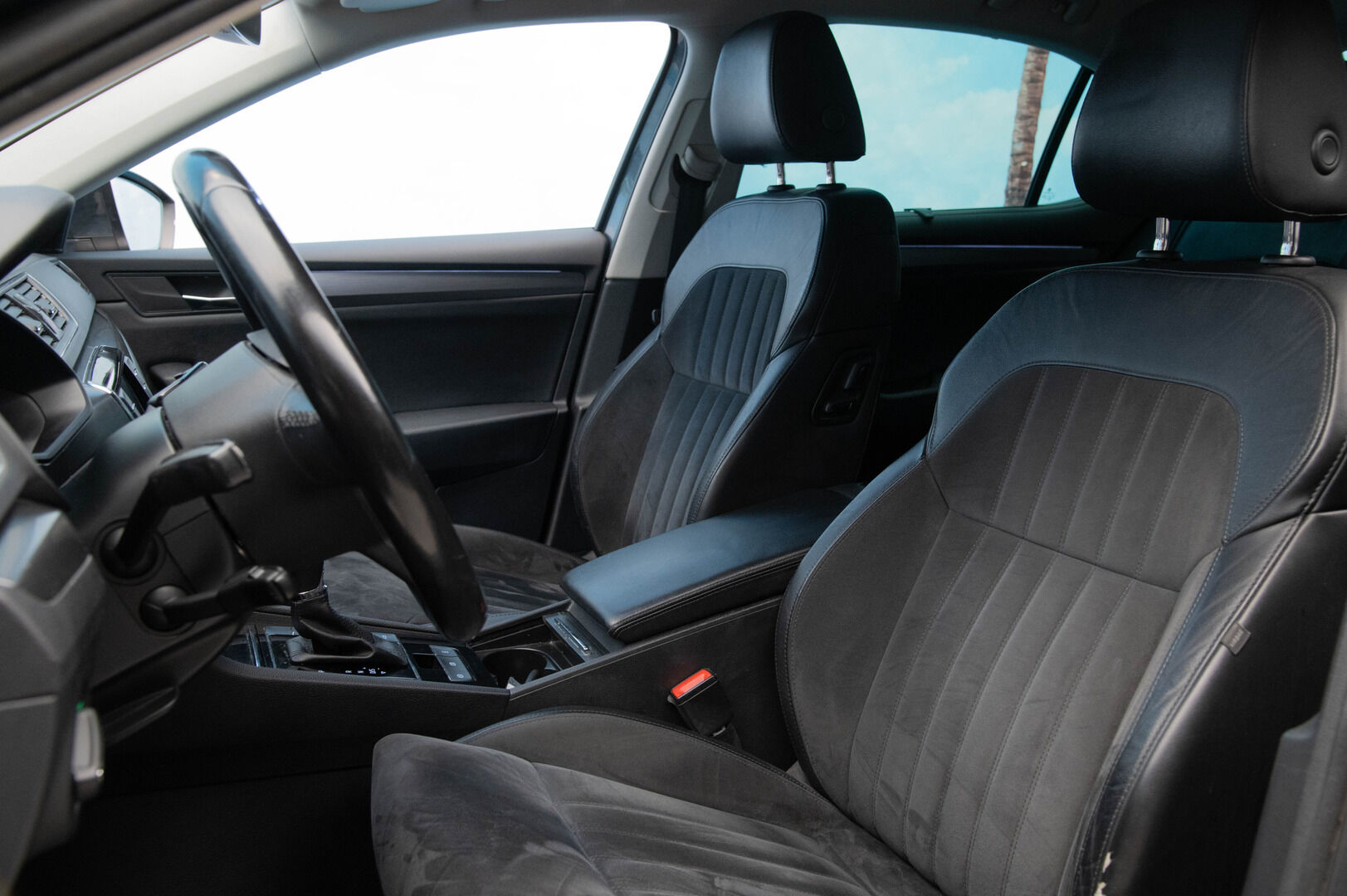 Skoda Superb 2016 2,0 TDI 190 Style DSG Autom. * Webasto / Muistipenkki / Nahka-alcantara sisusta / Adapt. Vakkari / Ambient light / Canton / Sähkökontti * - * CarPlay / Keyless / P-Tutkat / Adapt. LED / Sähkökoukku *